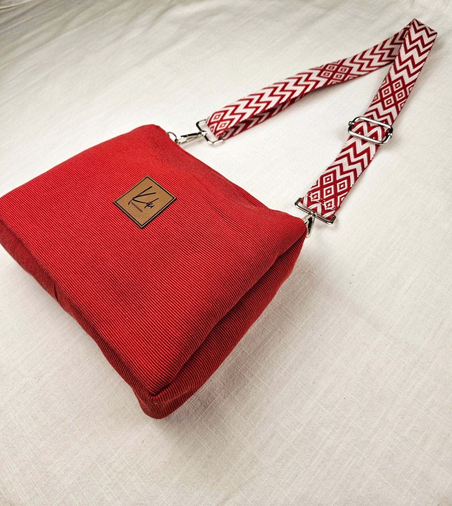 Upcycled Umhängetasche rot "Rot Weiß"
