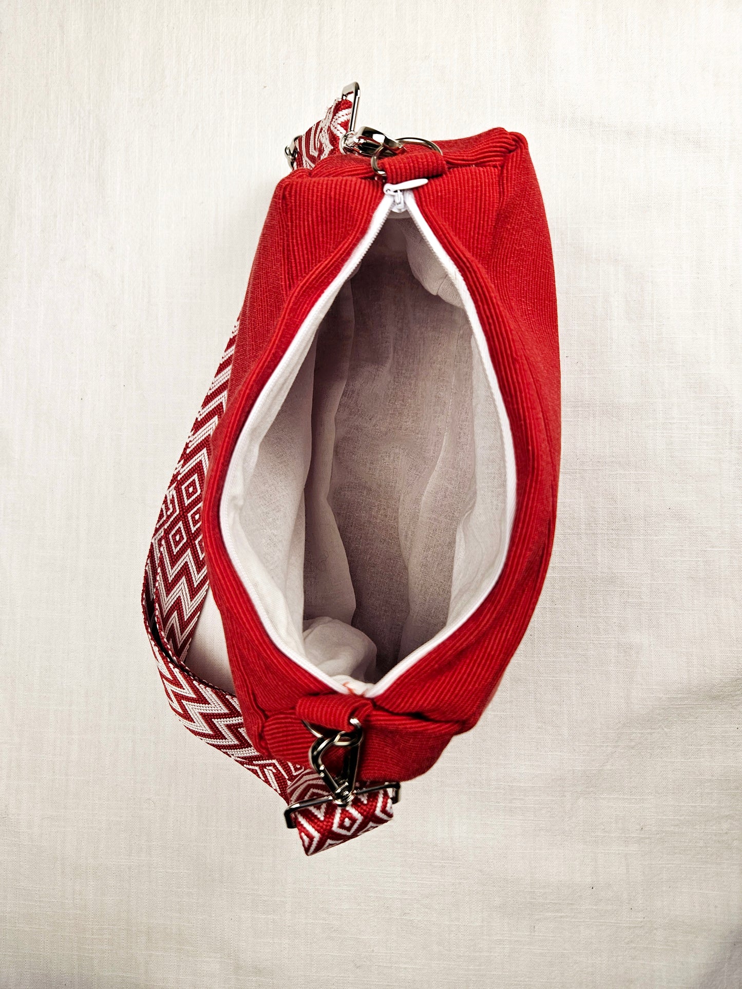 Upcycled Umhängetasche rot "Rot Weiß"
