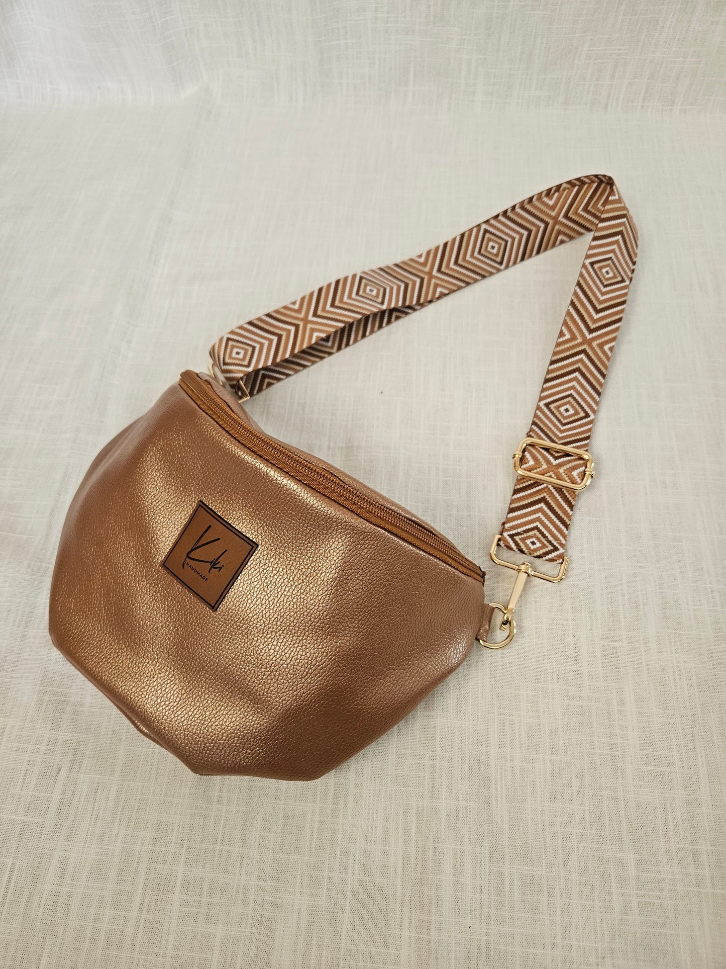 Hellbraune Crossbody Bag mit Glow