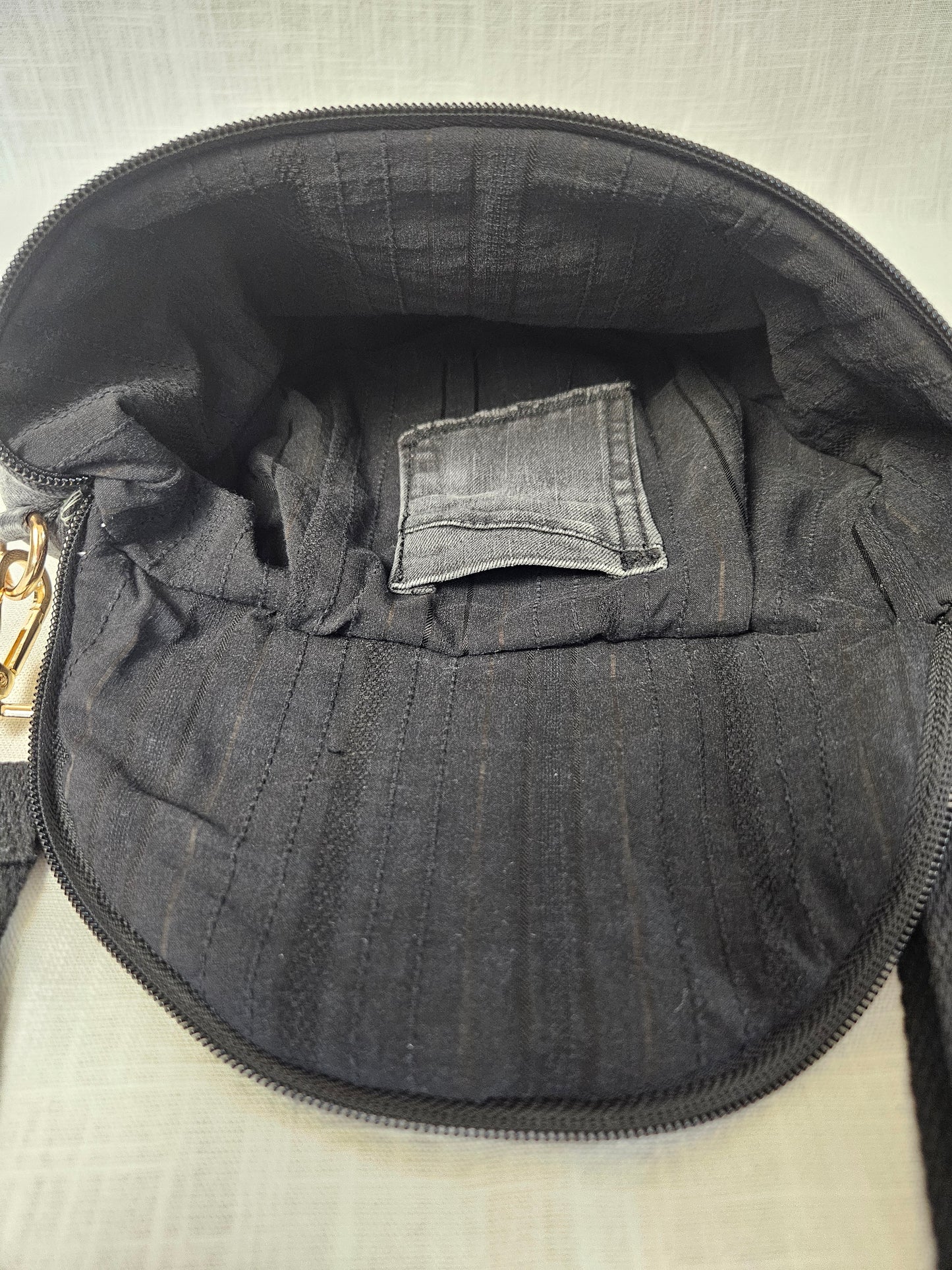 Upcycled Jeans Crossbody Bag grau "Schwarz"
