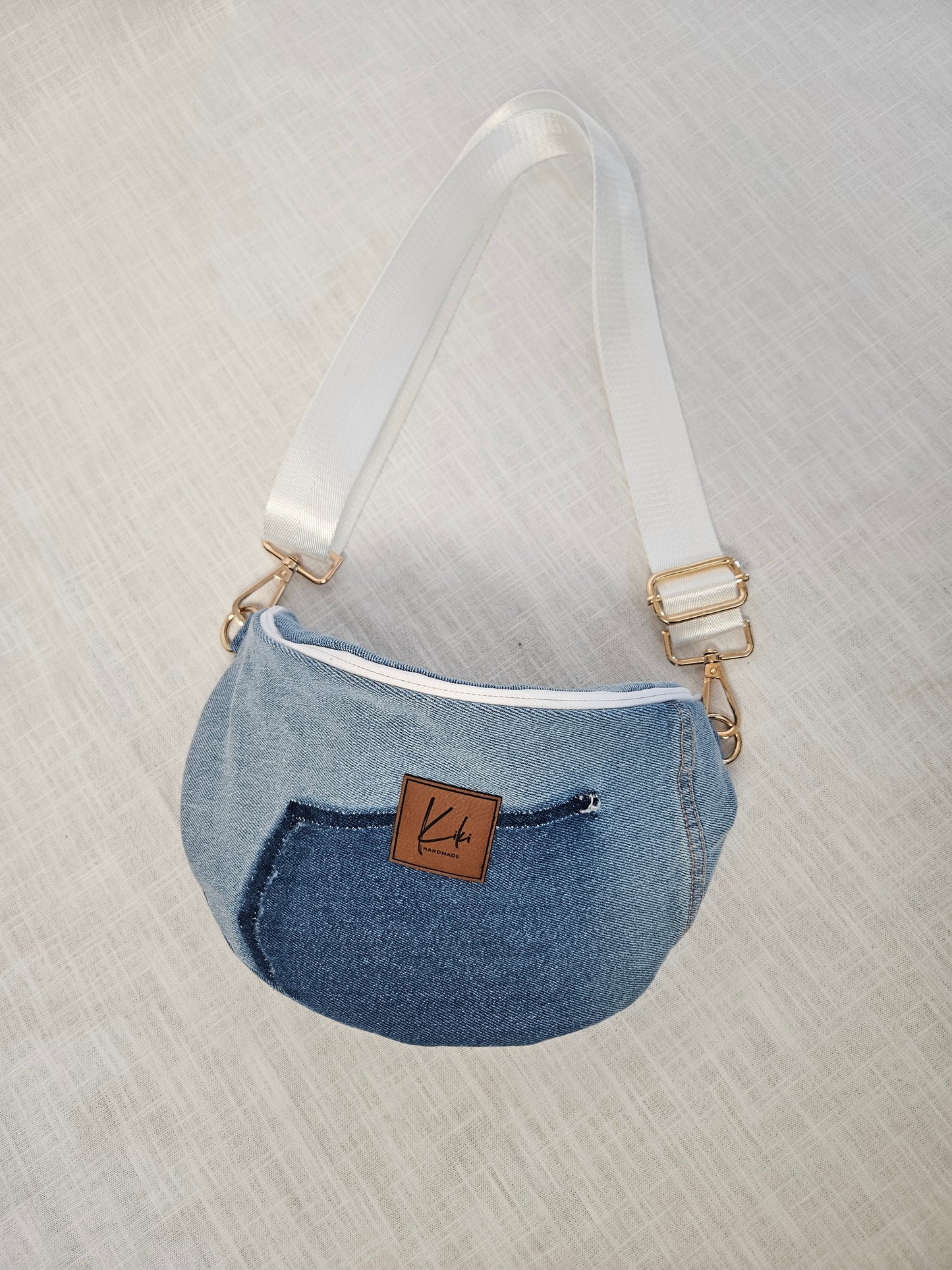 Upcycled Jeans Crossbody Bag hellblau "Weiß"