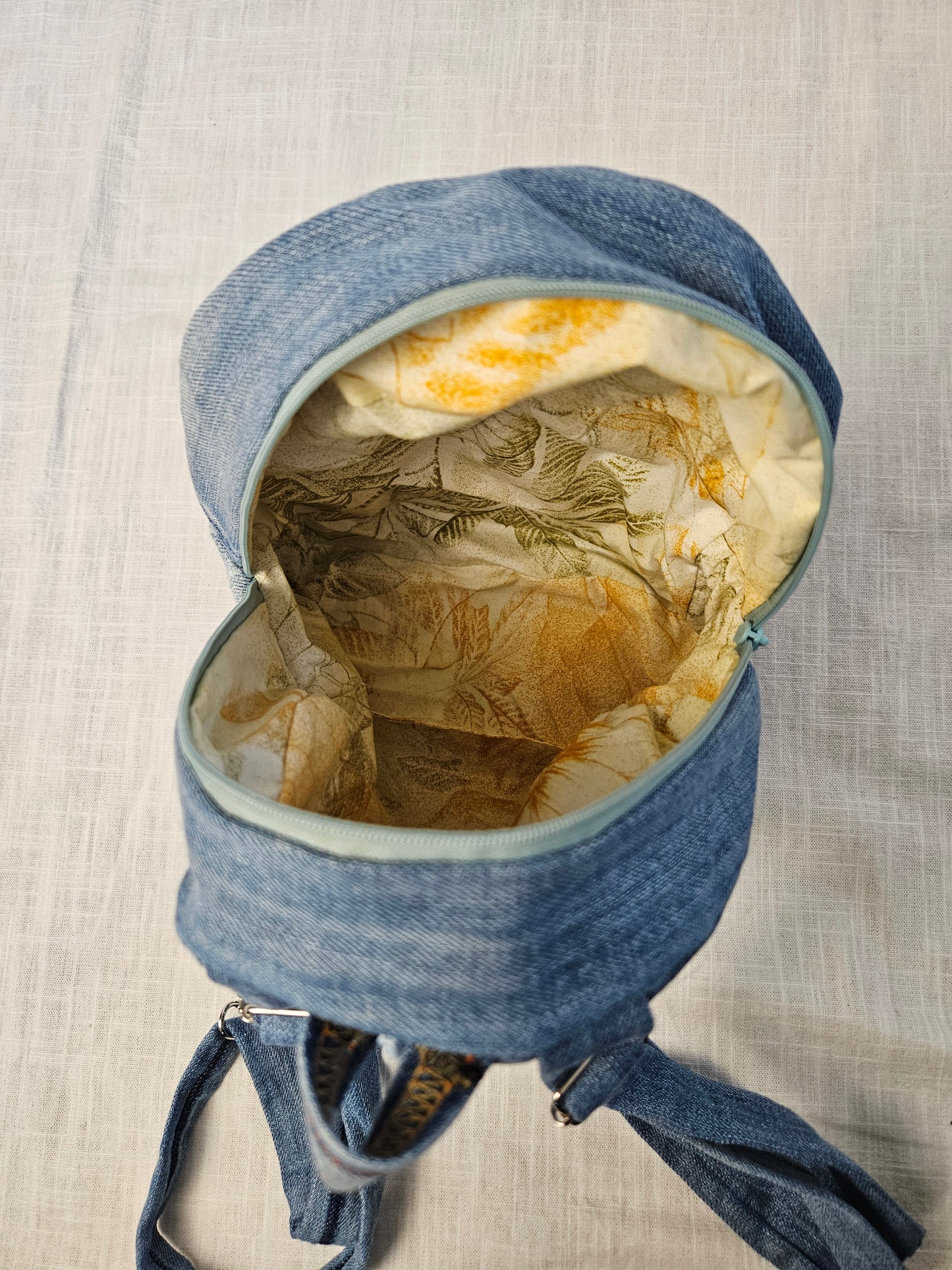 Upcycled Jeans Mini Rucksack hellblau "Diesel"