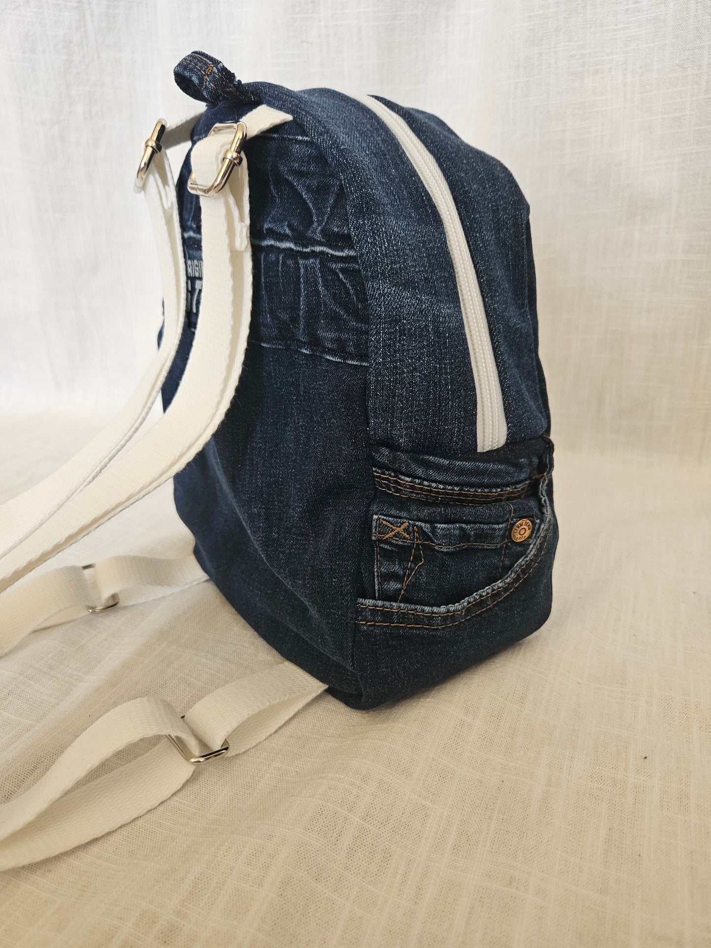 Upcycled Jeans Mini Rucksack dunkelblau "59"