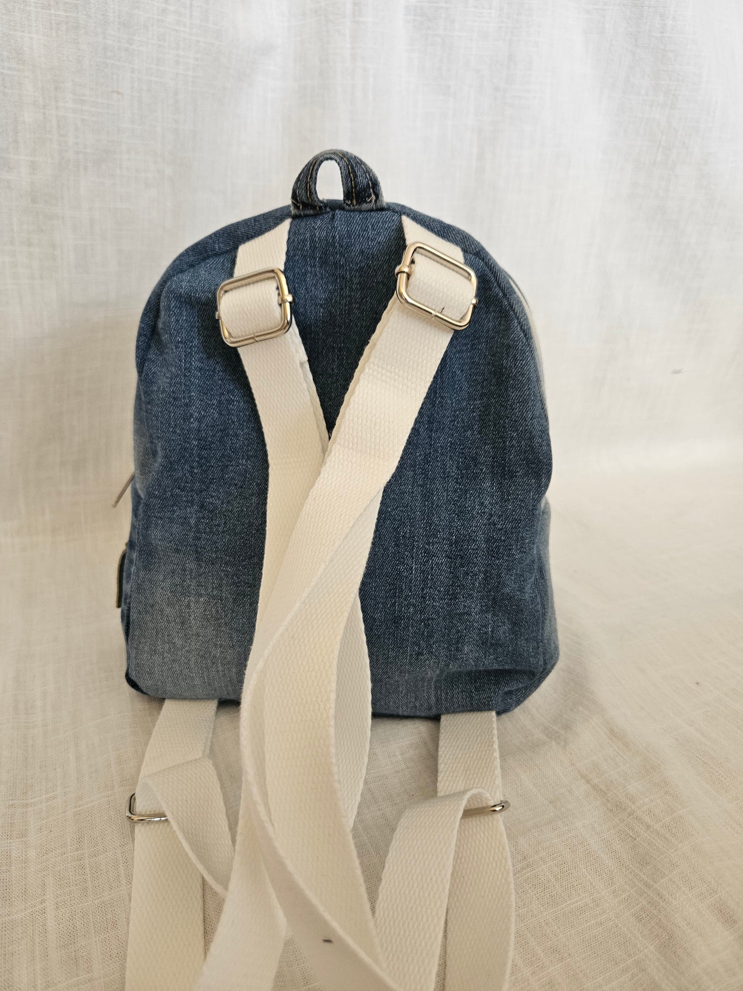 Upcycled Jeans Mini Rucksack hellblau "Lemmi"