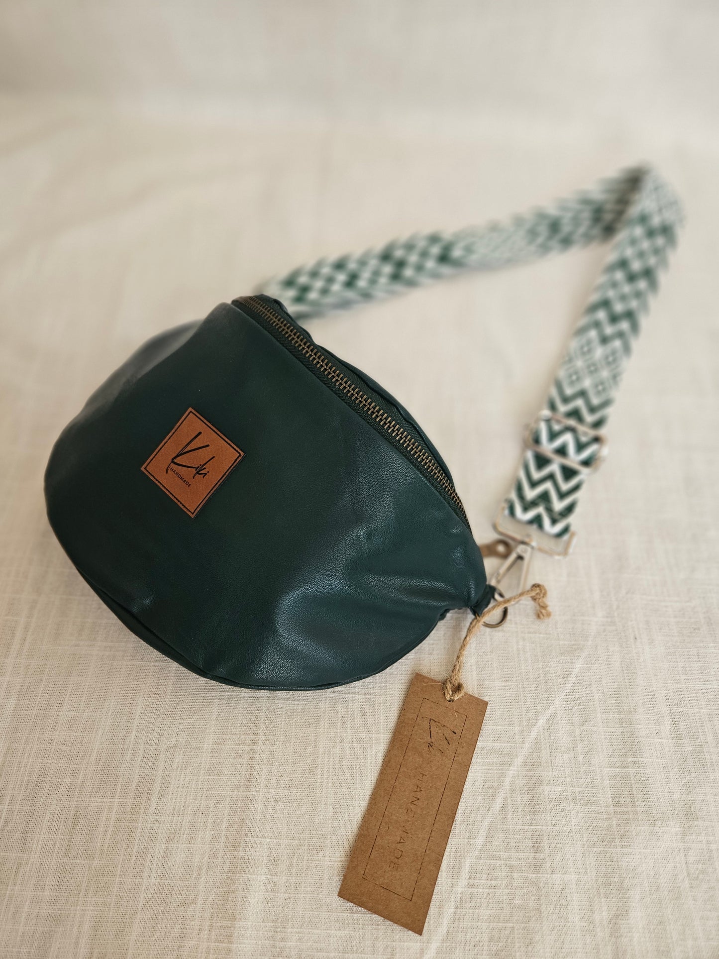 Upcycled Crossbody Bag dunkelgrün "Grün Weiß"