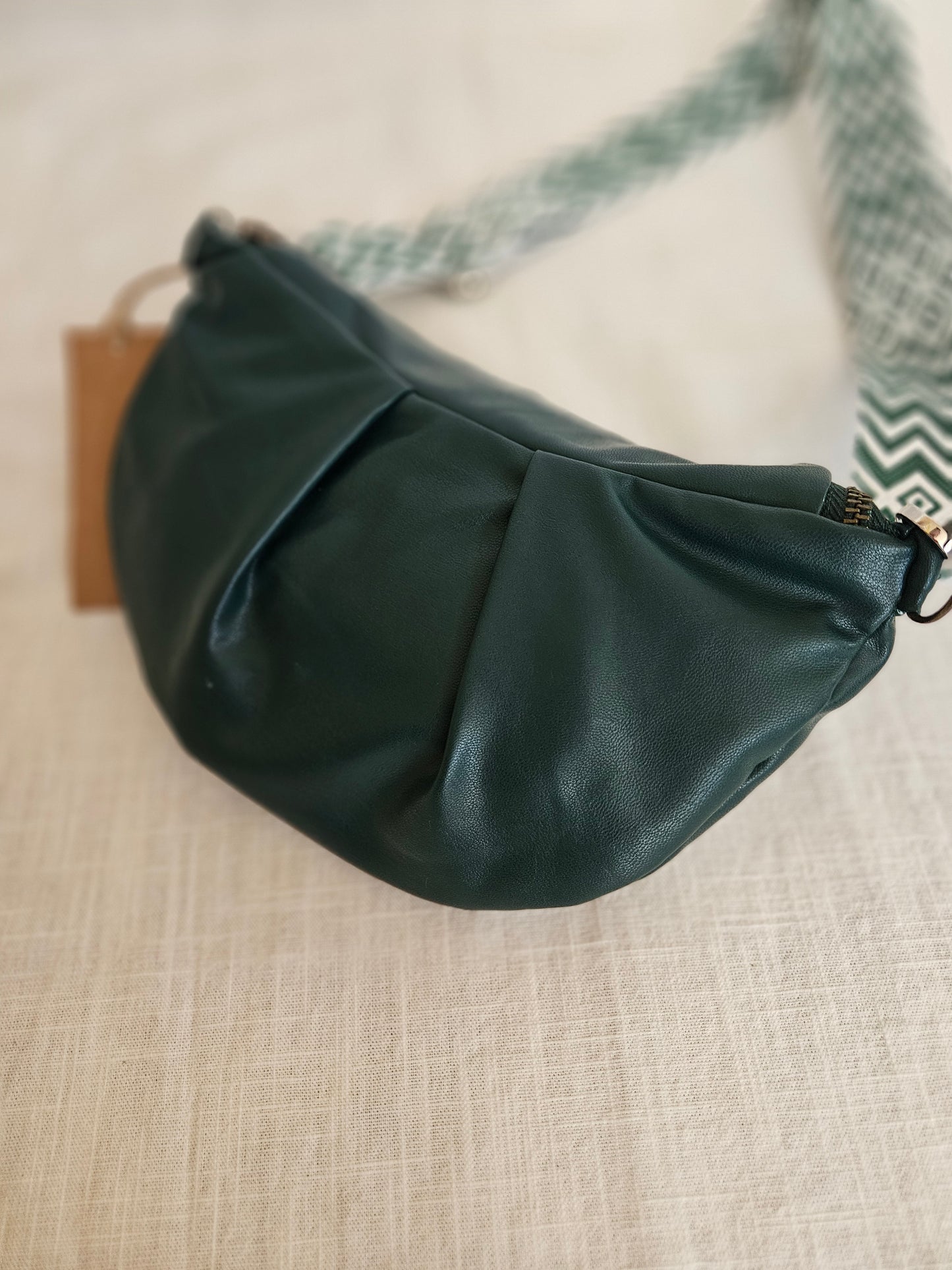 Upcycled Crossbody Bag dunkelgrün "Grün Weiß"