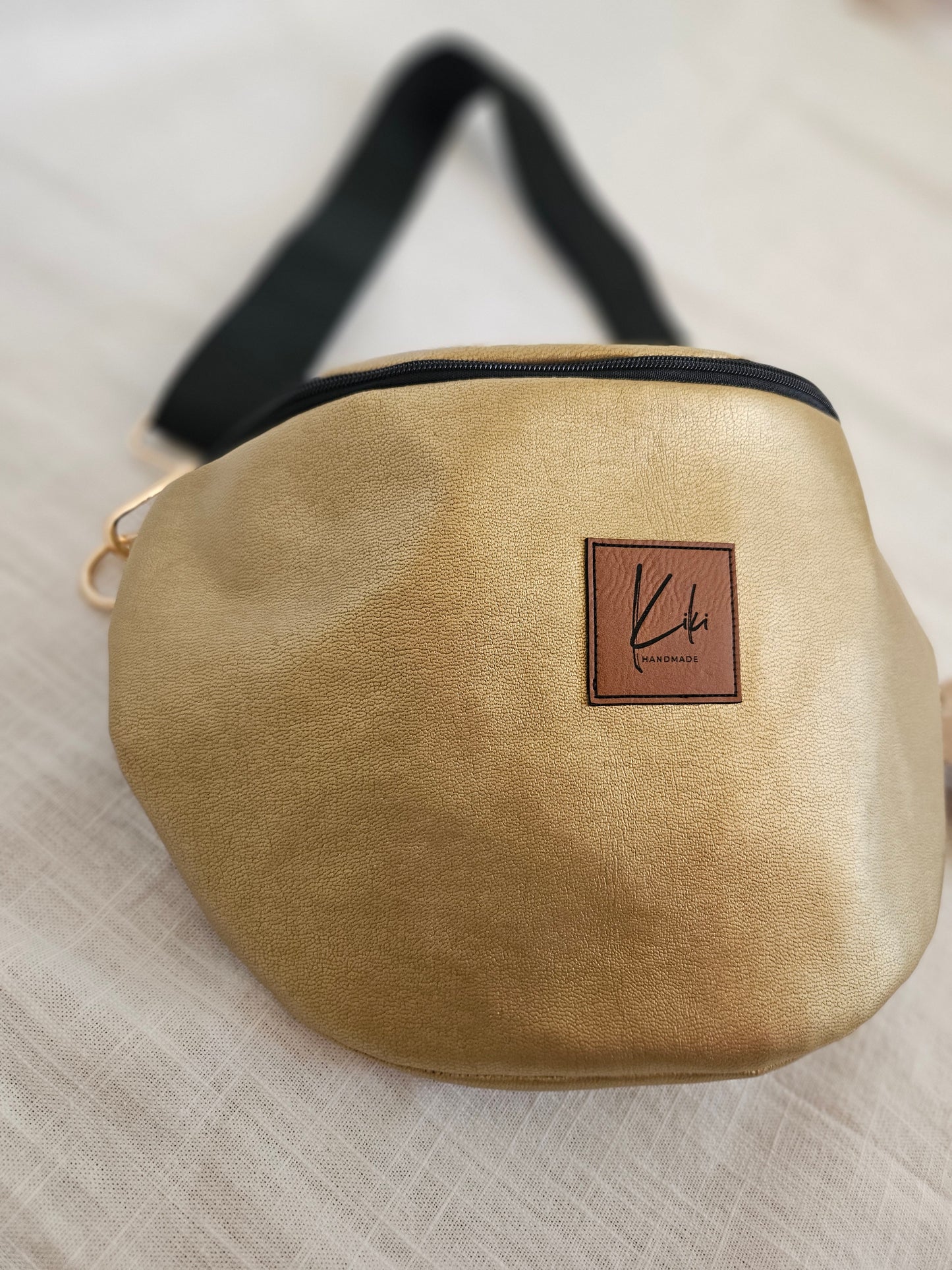 Goldene Crossbody Bag mit Glow "Schwarz"