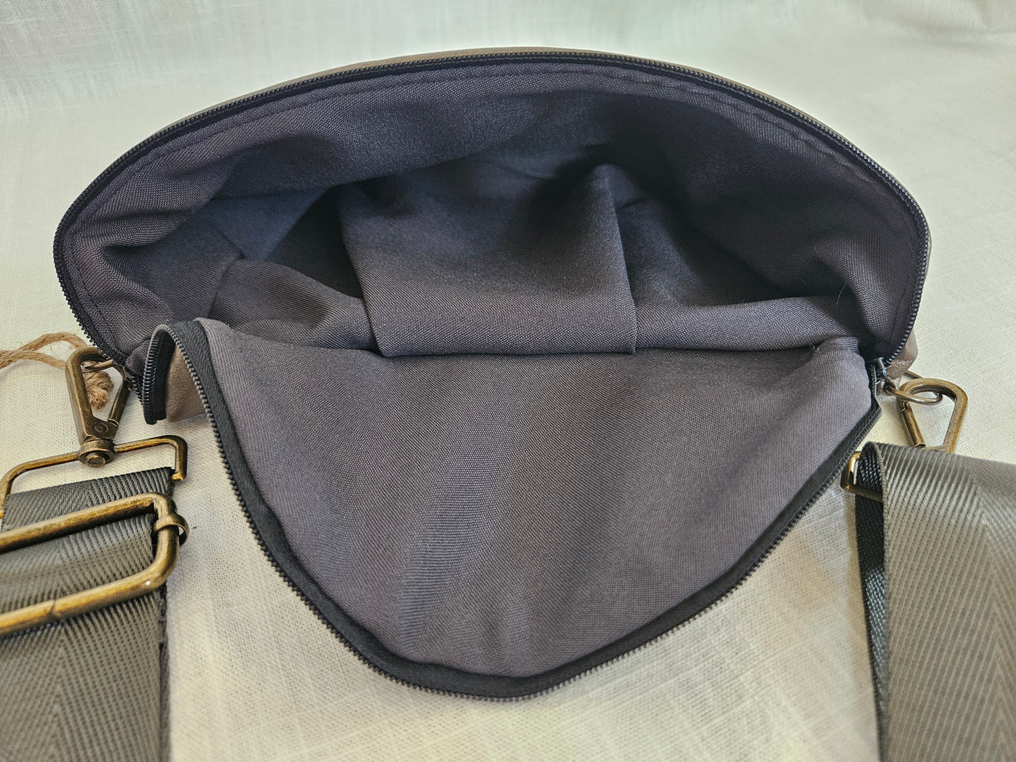 Bronze Crossbody Bag metallic "Dunkelgrau"