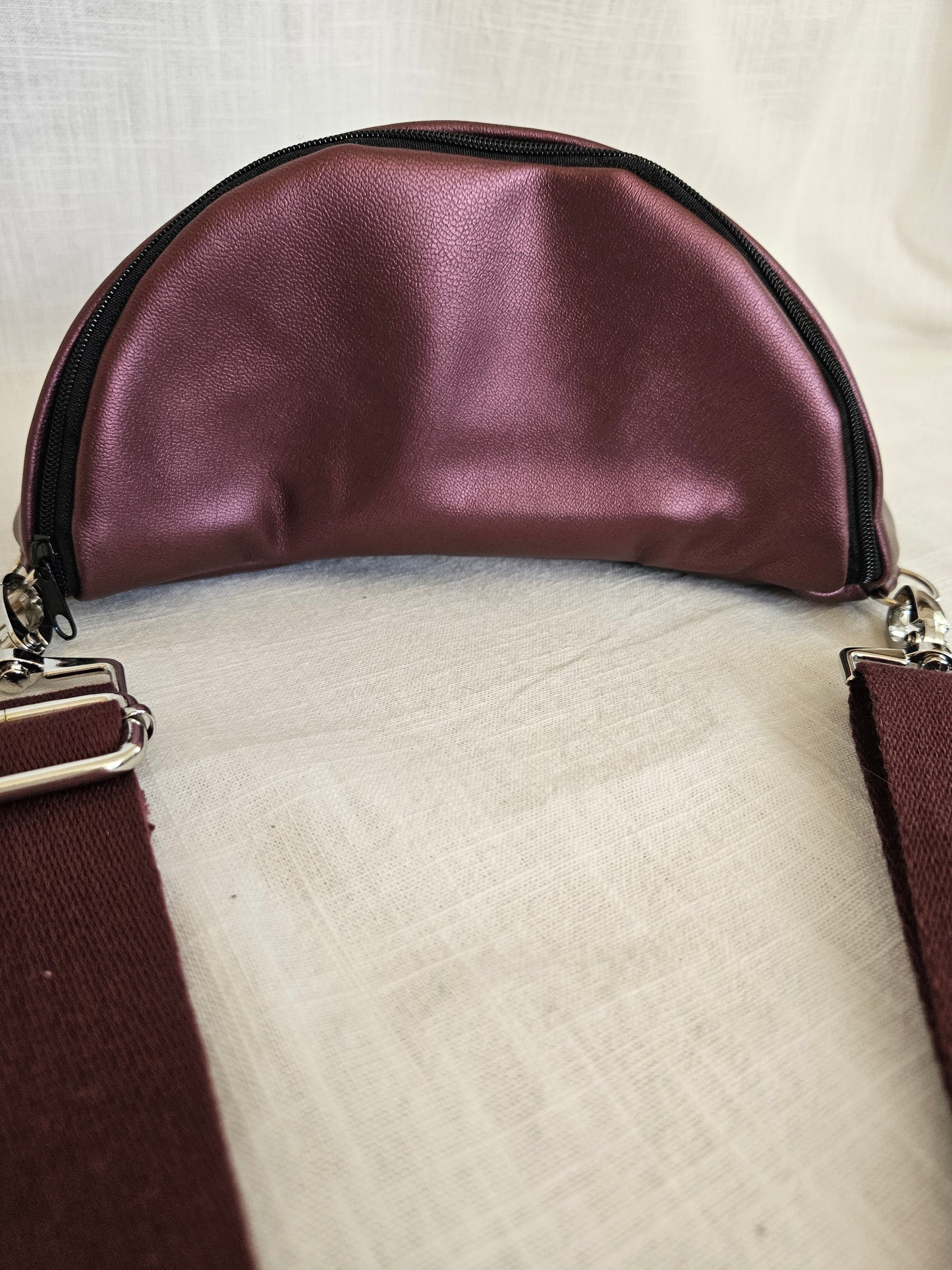 Dunkelrote Crossbody Bag metallic "Bordeaux"