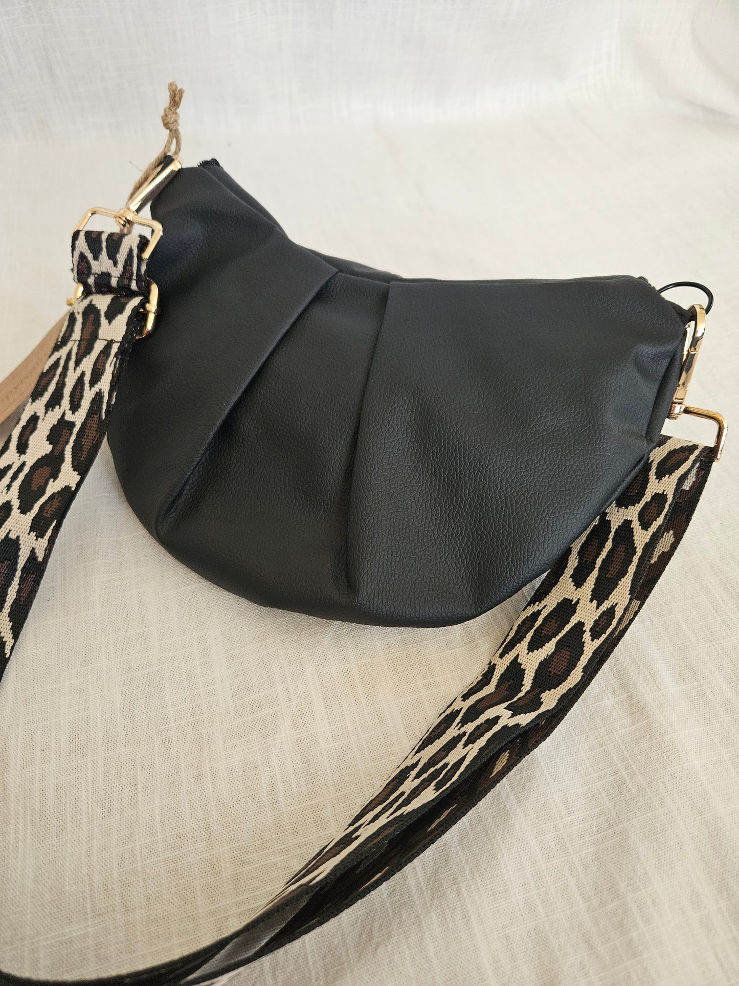 Schwarze Crossbody Bag matt "Leo"