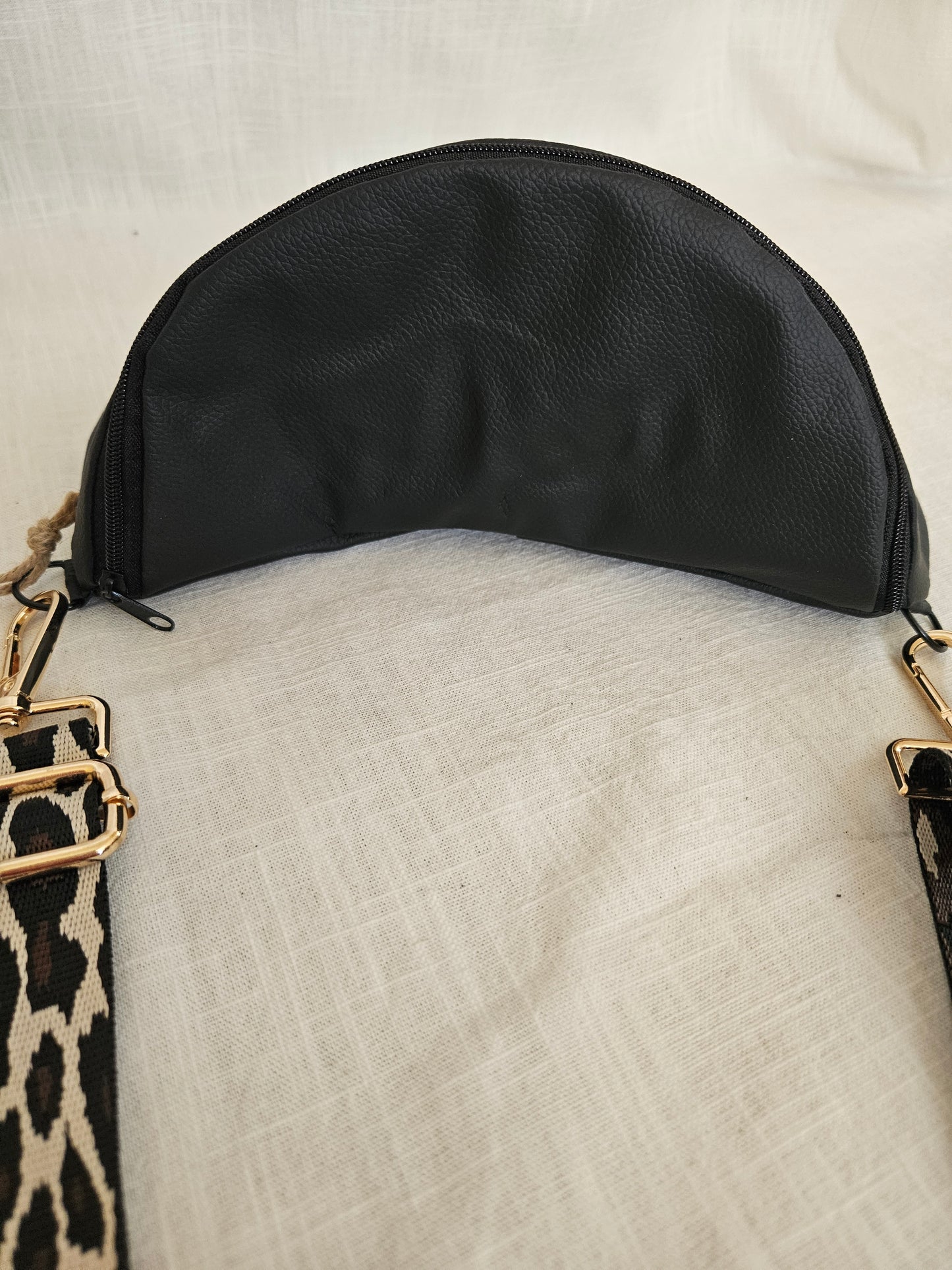 Schwarze Crossbody Bag matt "Leo"