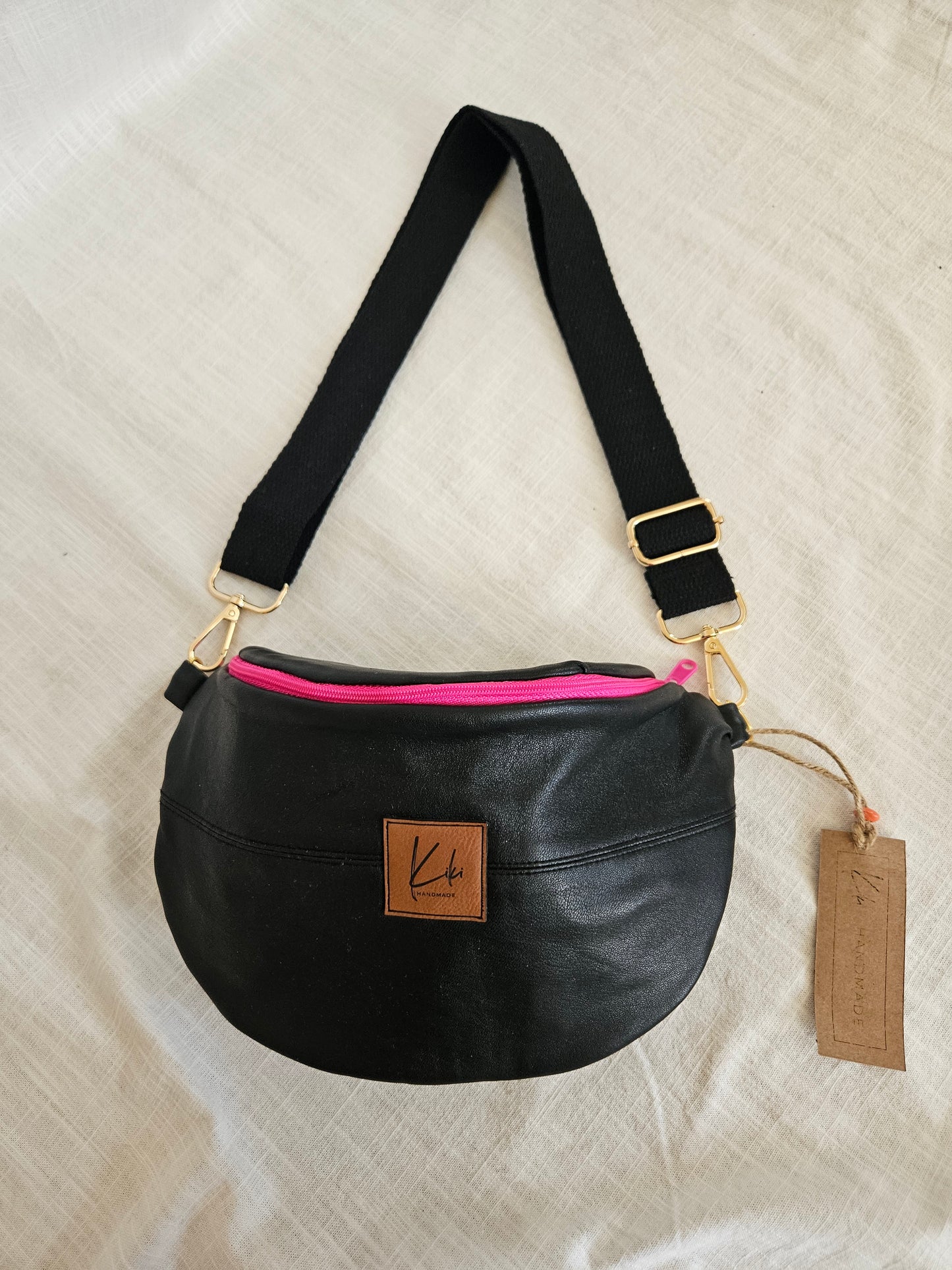 Upcycled Crossbody Bag schwarz "Pink"
