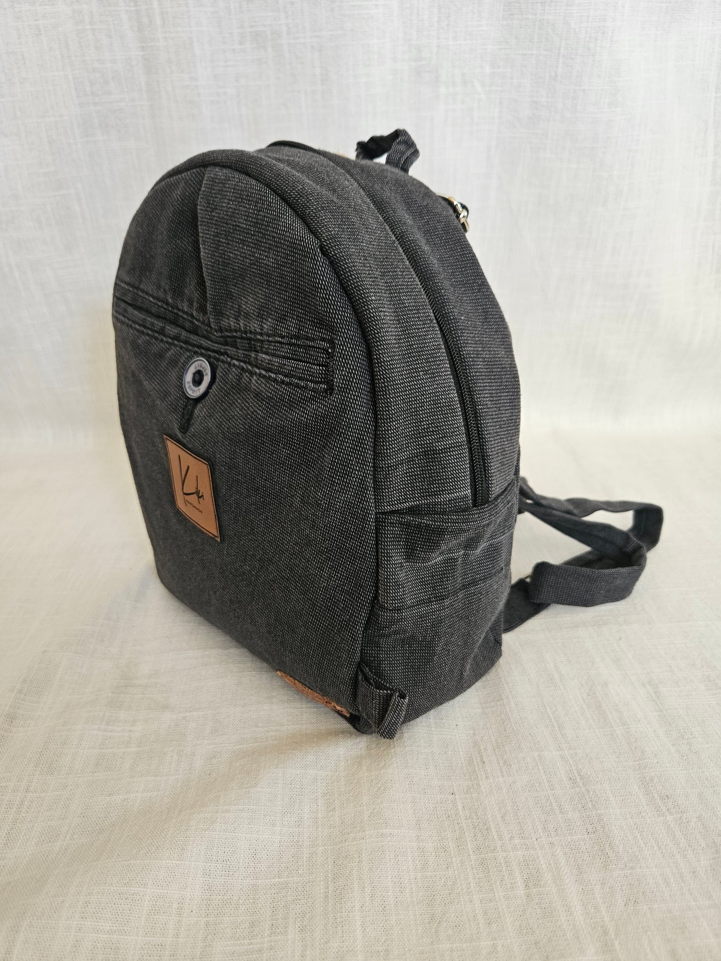 Upcycled Mini Rucksack dunkelgrau "Chino"