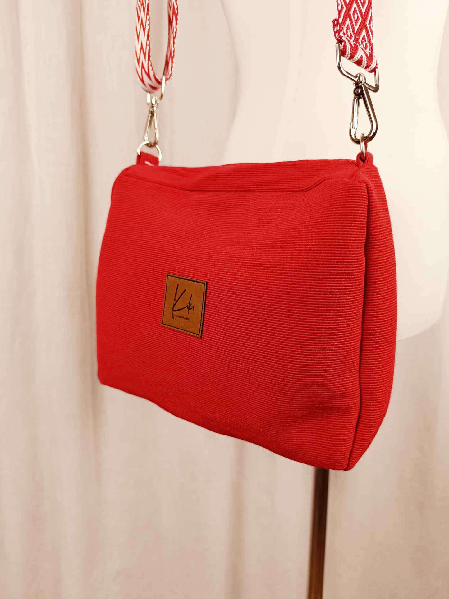 Upcycled Umhängetasche rot "Rot Weiß"