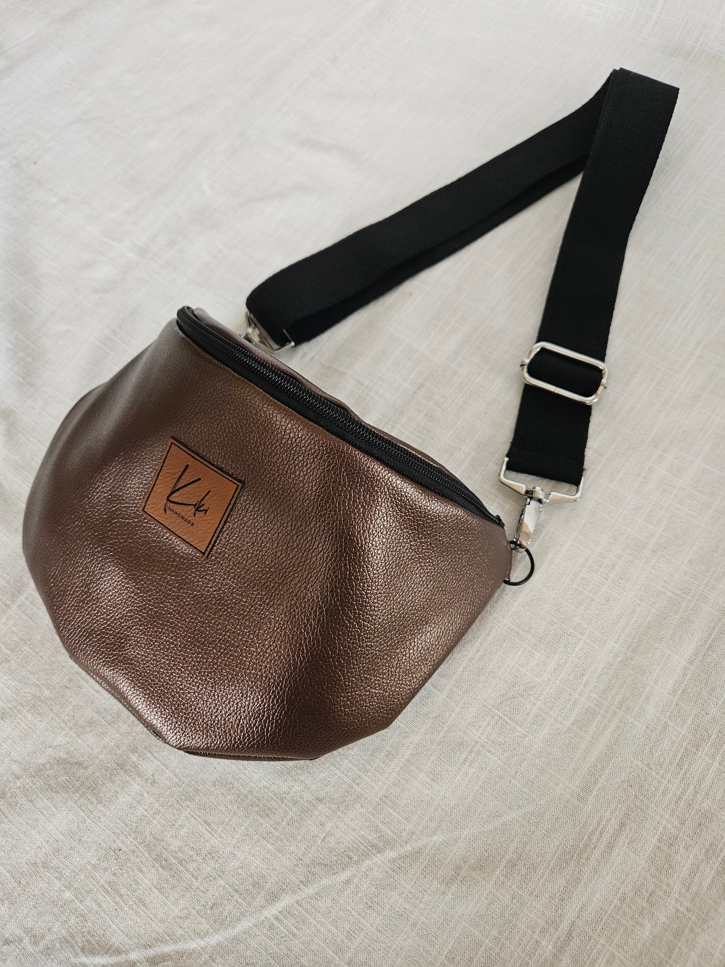 Braune Crossbody Bag mit Glow