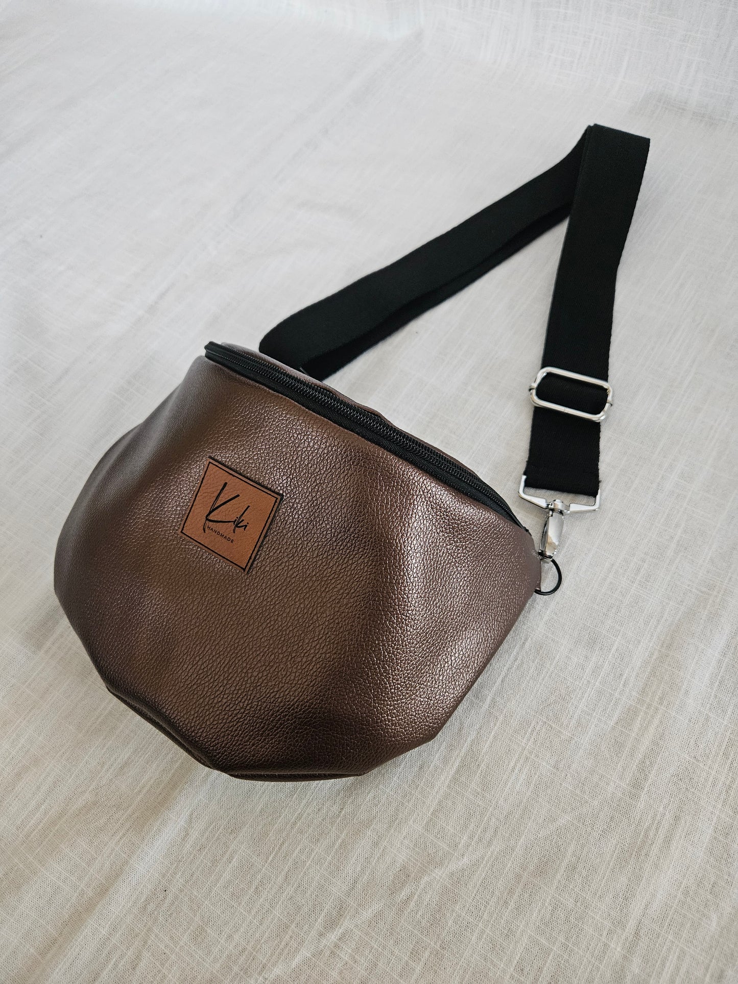 Braune Crossbody Bag mit Glow