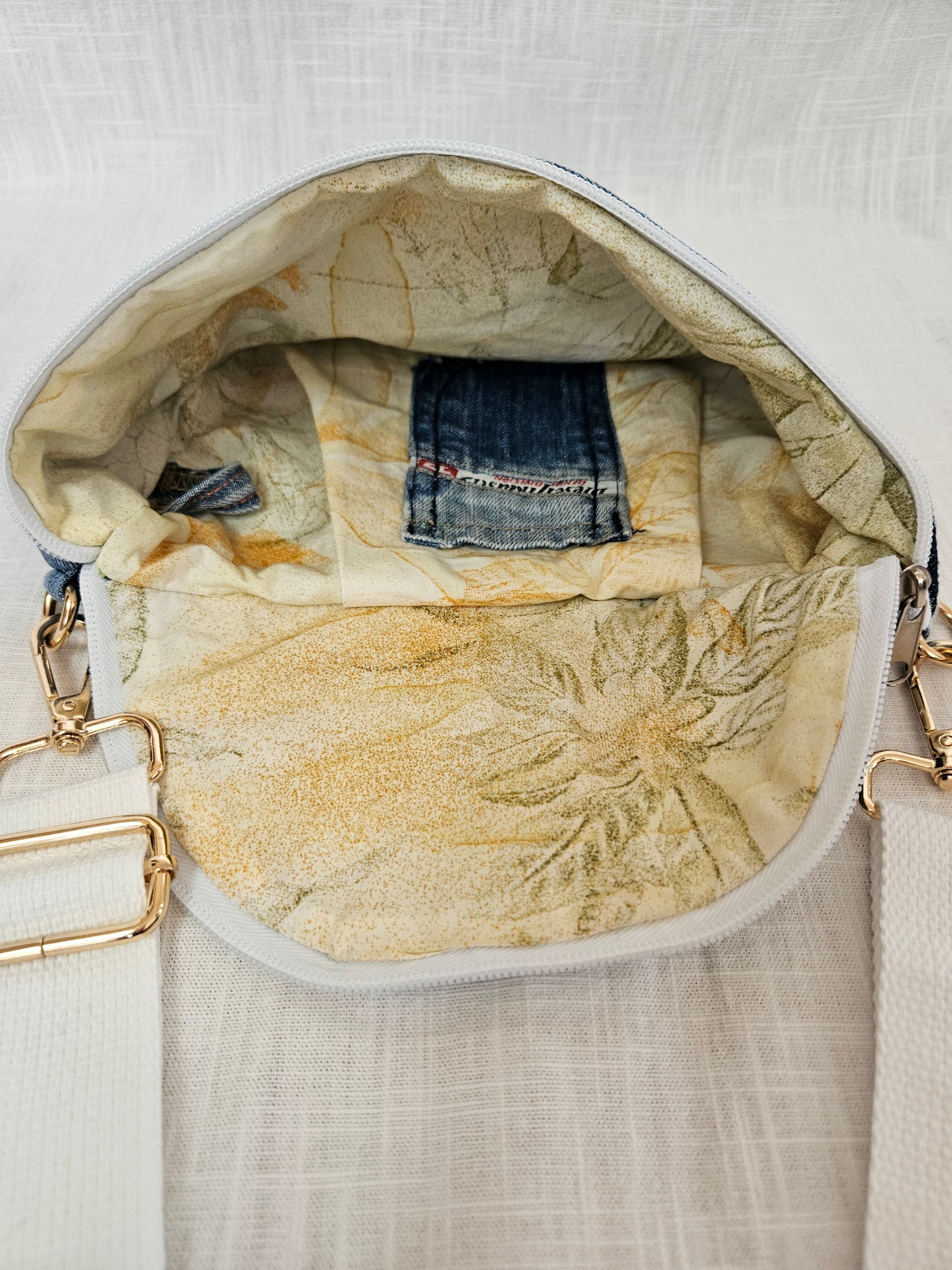 Upcycled Jeans Crossbody Bag hellblau "Diesel"