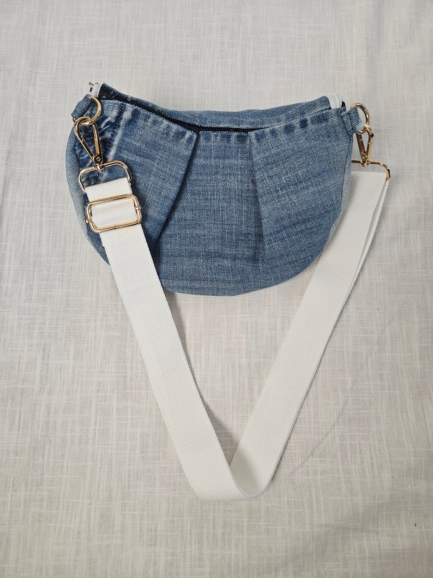 Upcycled Jeans Crossbody Bag hellblau "Diesel"