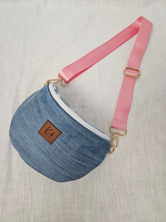 Upcycled Jeans Crossbody Bag hellblau "Rosa"