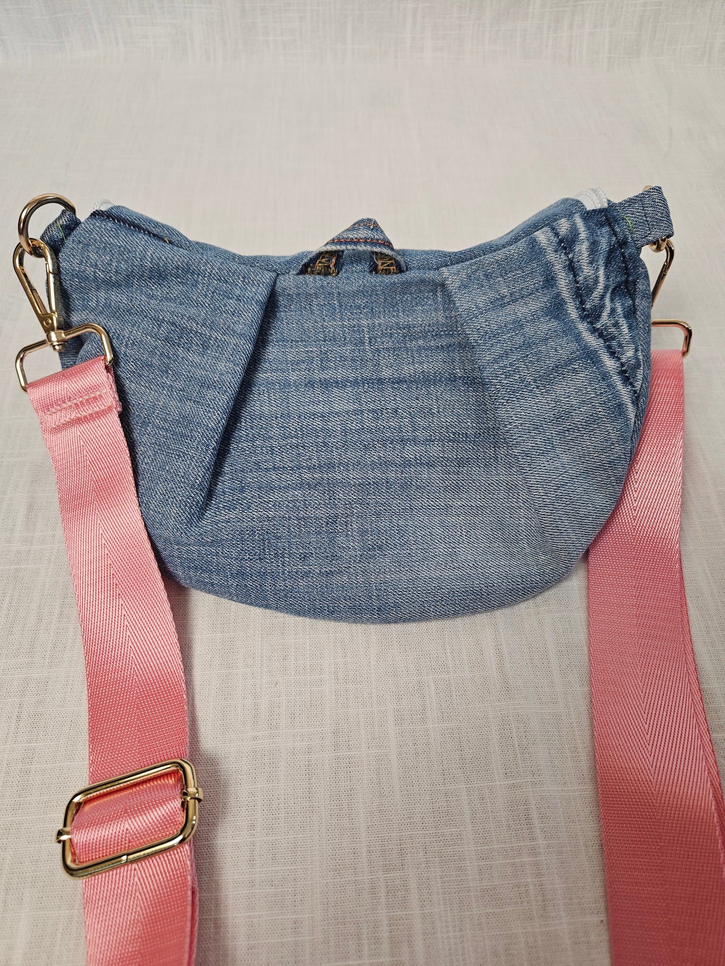 Upcycled Jeans Crossbody Bag hellblau "Rosa"