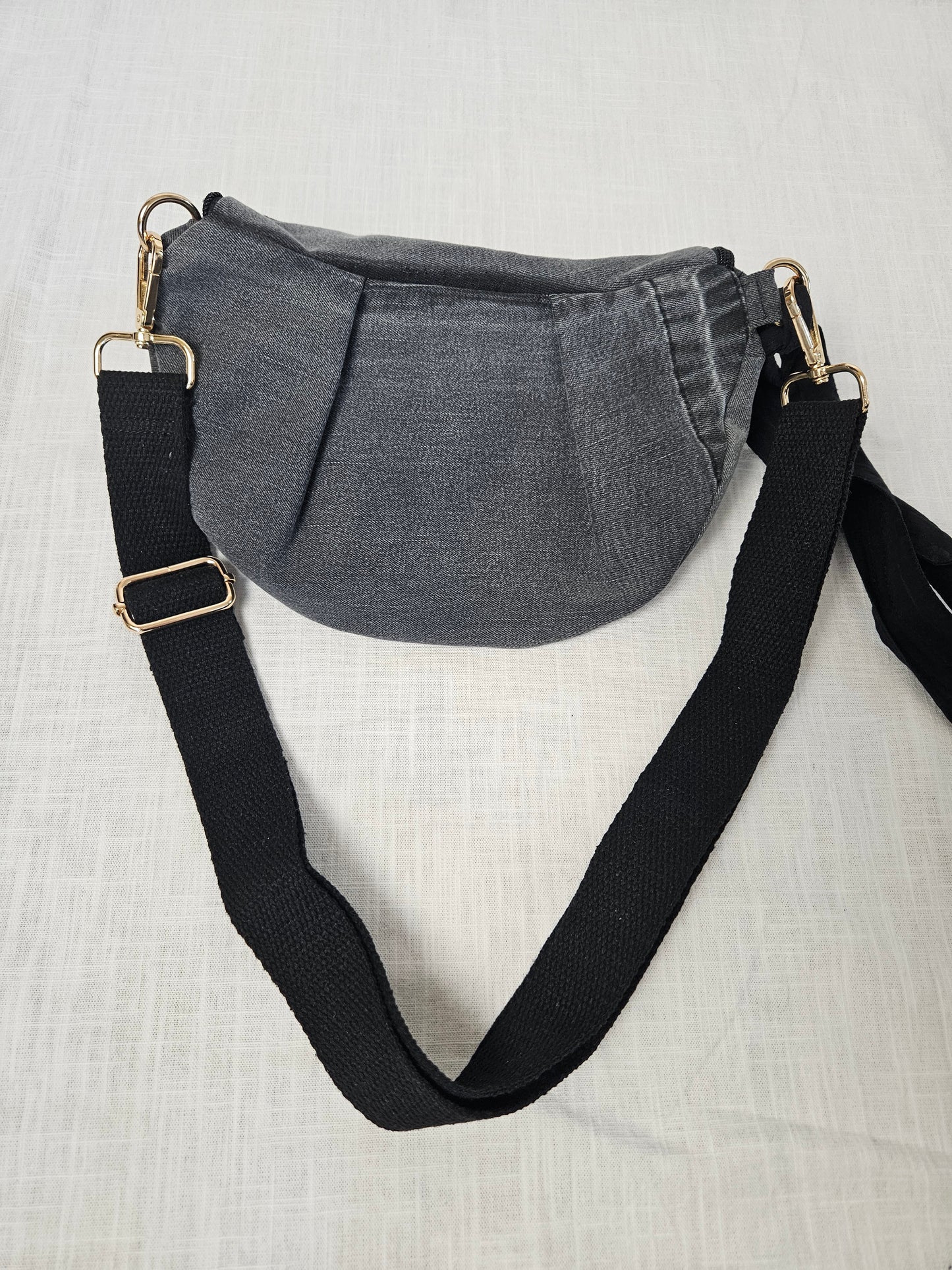 Upcycled Jeans Crossbody Bag grau "Schwarz"