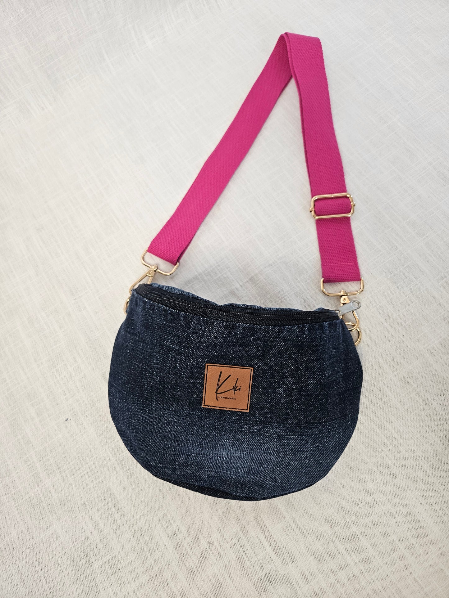 Upcycled Jeans Crossbody Bag dunkelblau "Pink"