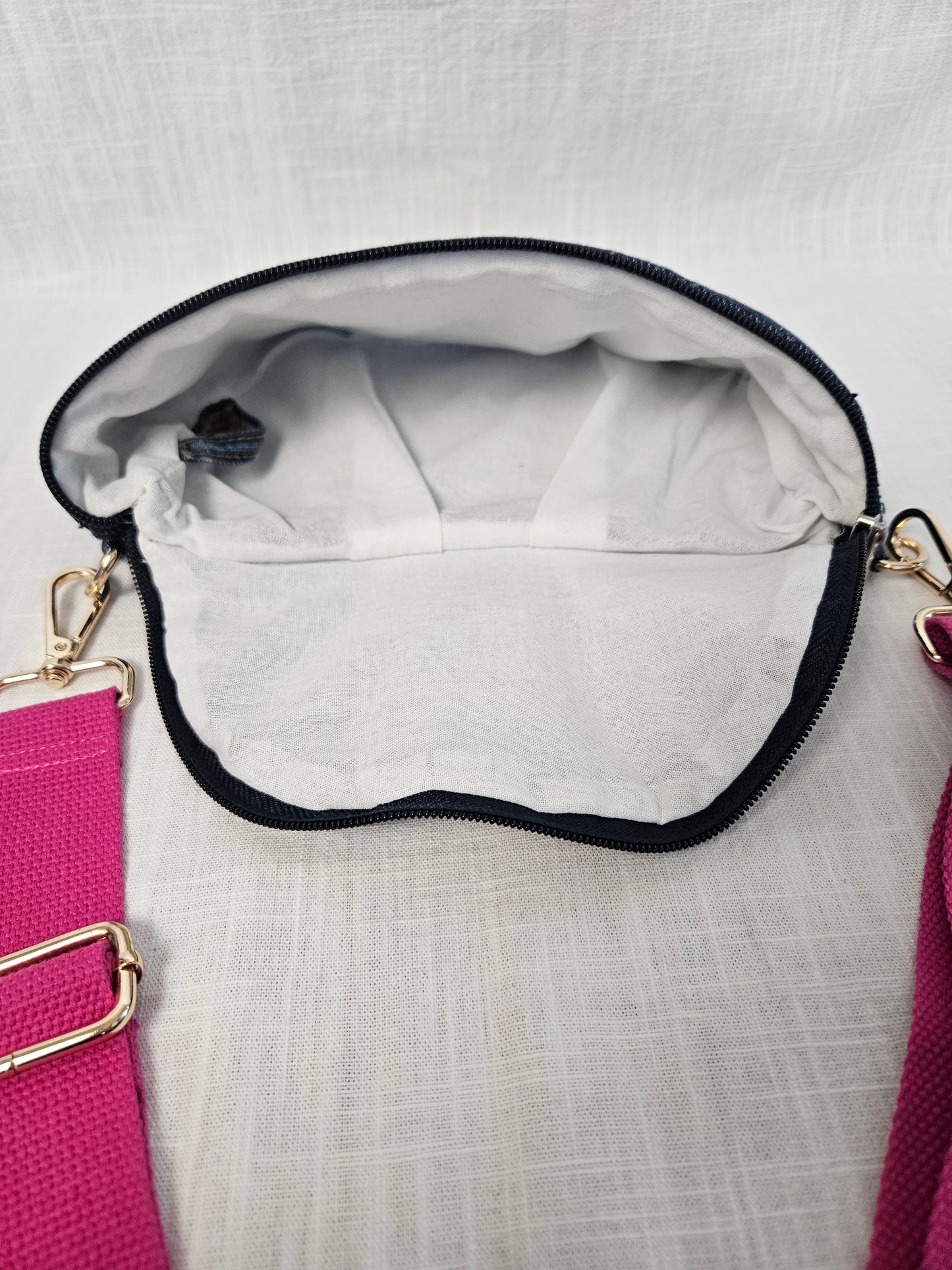 Upcycled Jeans Crossbody Bag dunkelblau "Pink"