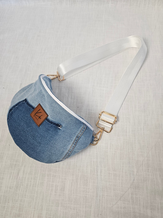 Upcycled Jeans Crossbody Bag hellblau "Weiß"
