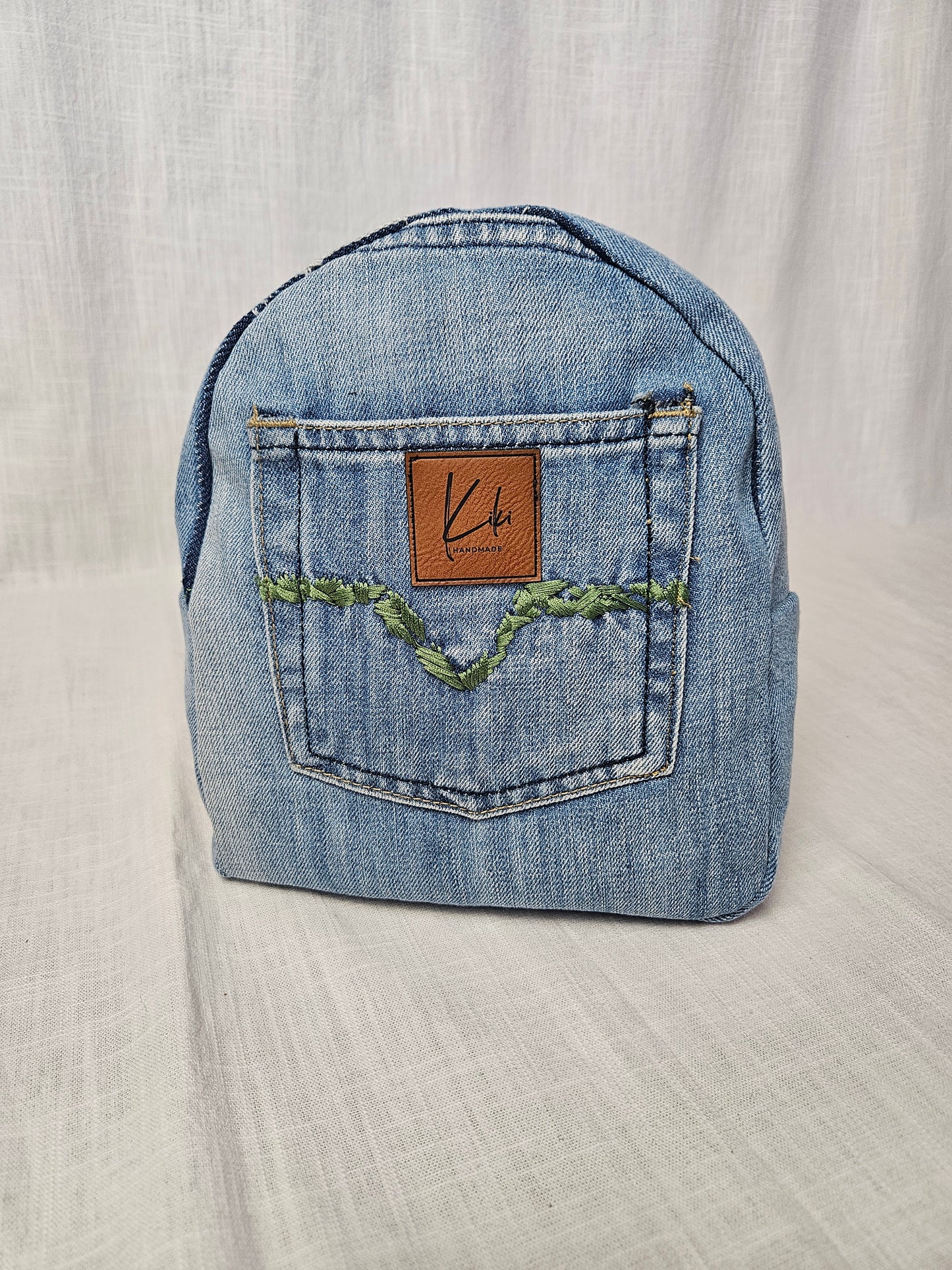 Upcycled Jeans Mini Rucksack hellblau "1982"