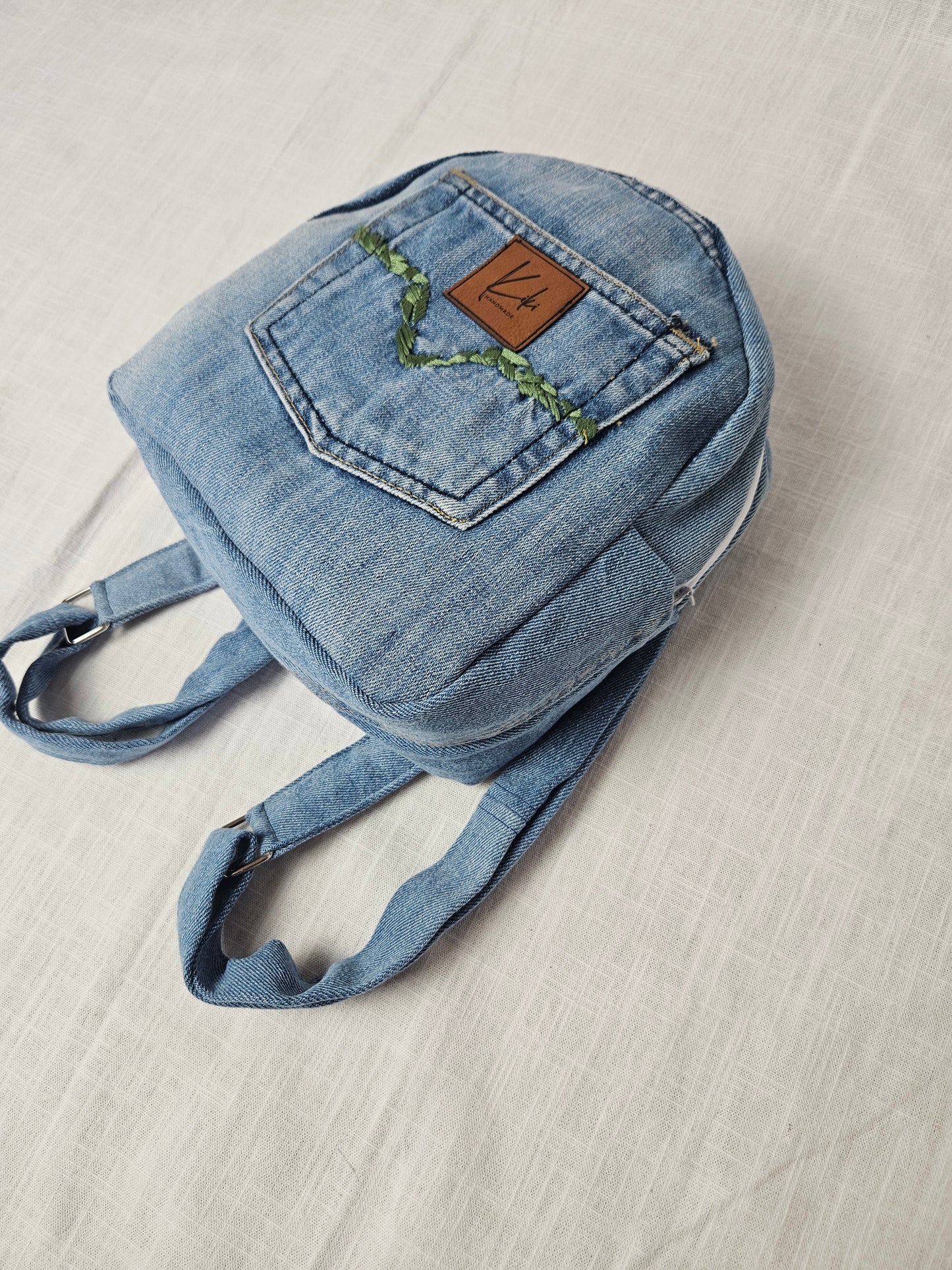 Upcycled Jeans Mini Rucksack hellblau "1982"