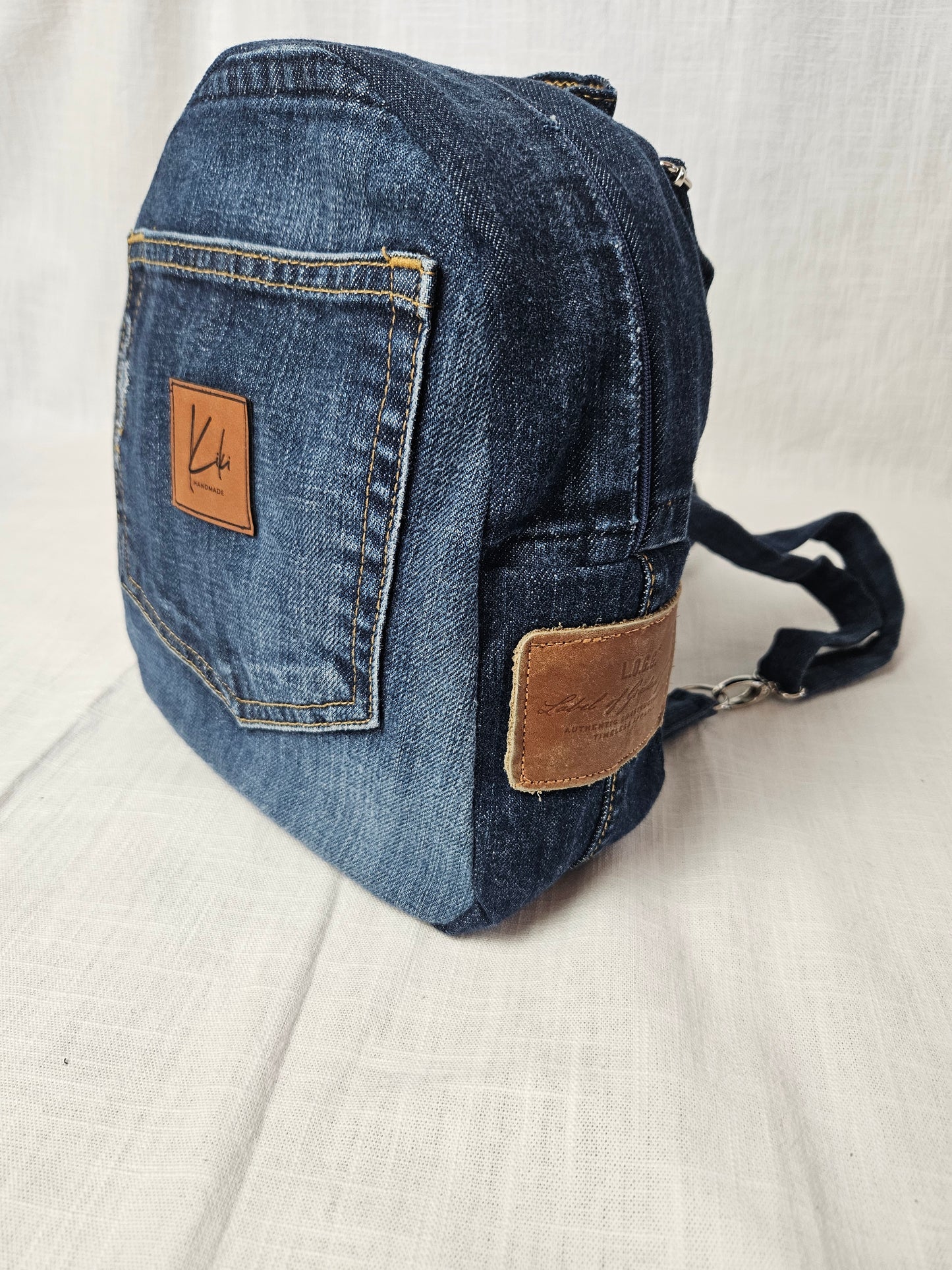 Upcycled Jeans Mini Rucksack dunkelblau "Logg"