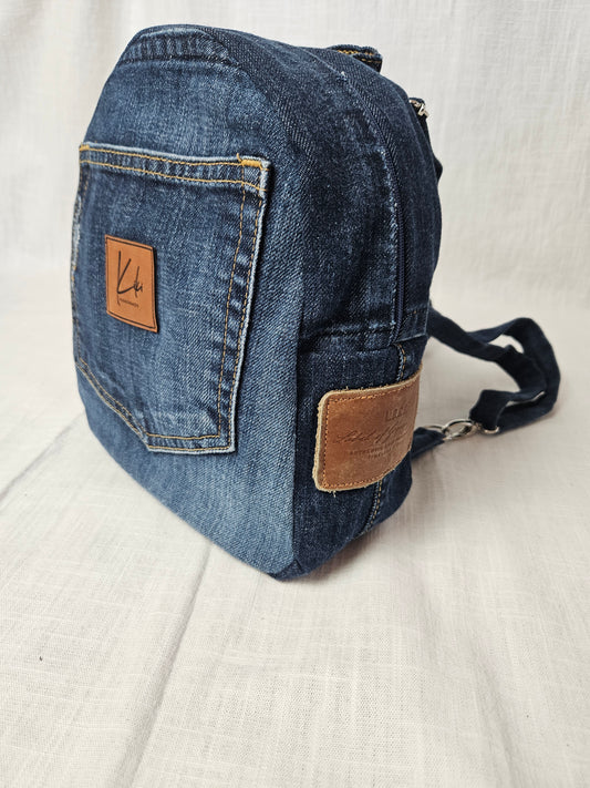 Upcycled Jeans Mini Rucksack dunkelblau "Logg"