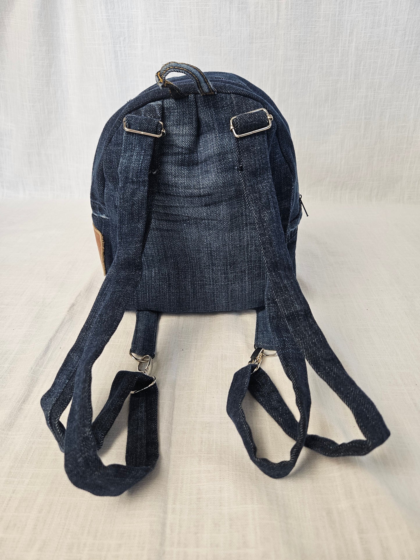 Upcycled Jeans Mini Rucksack dunkelblau "Logg"