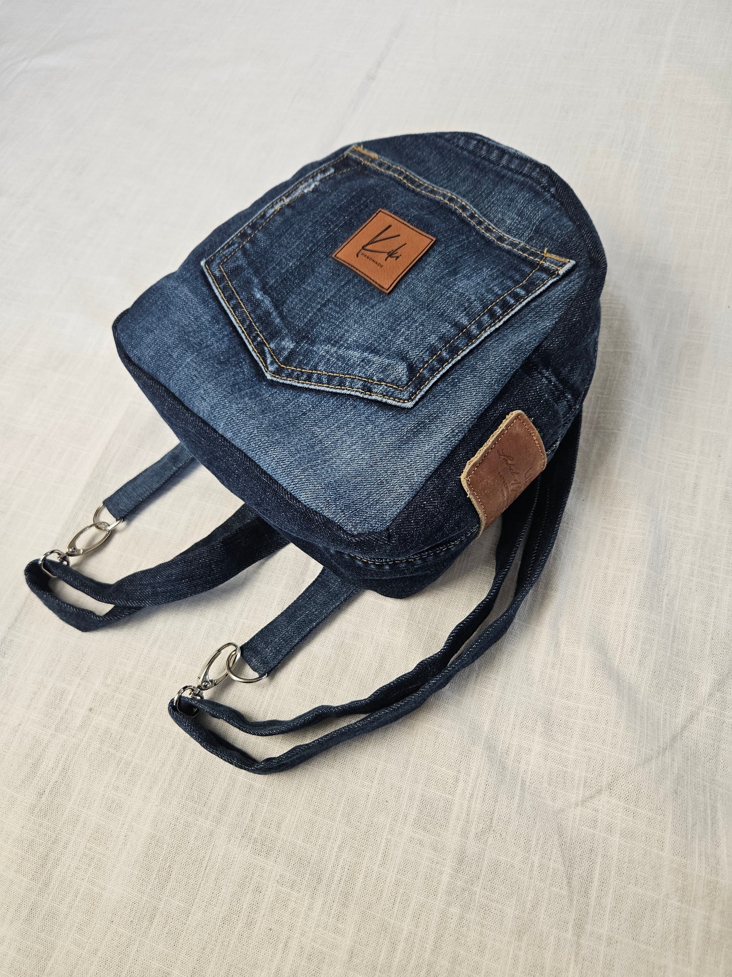 Upcycled Jeans Mini Rucksack dunkelblau "Logg"