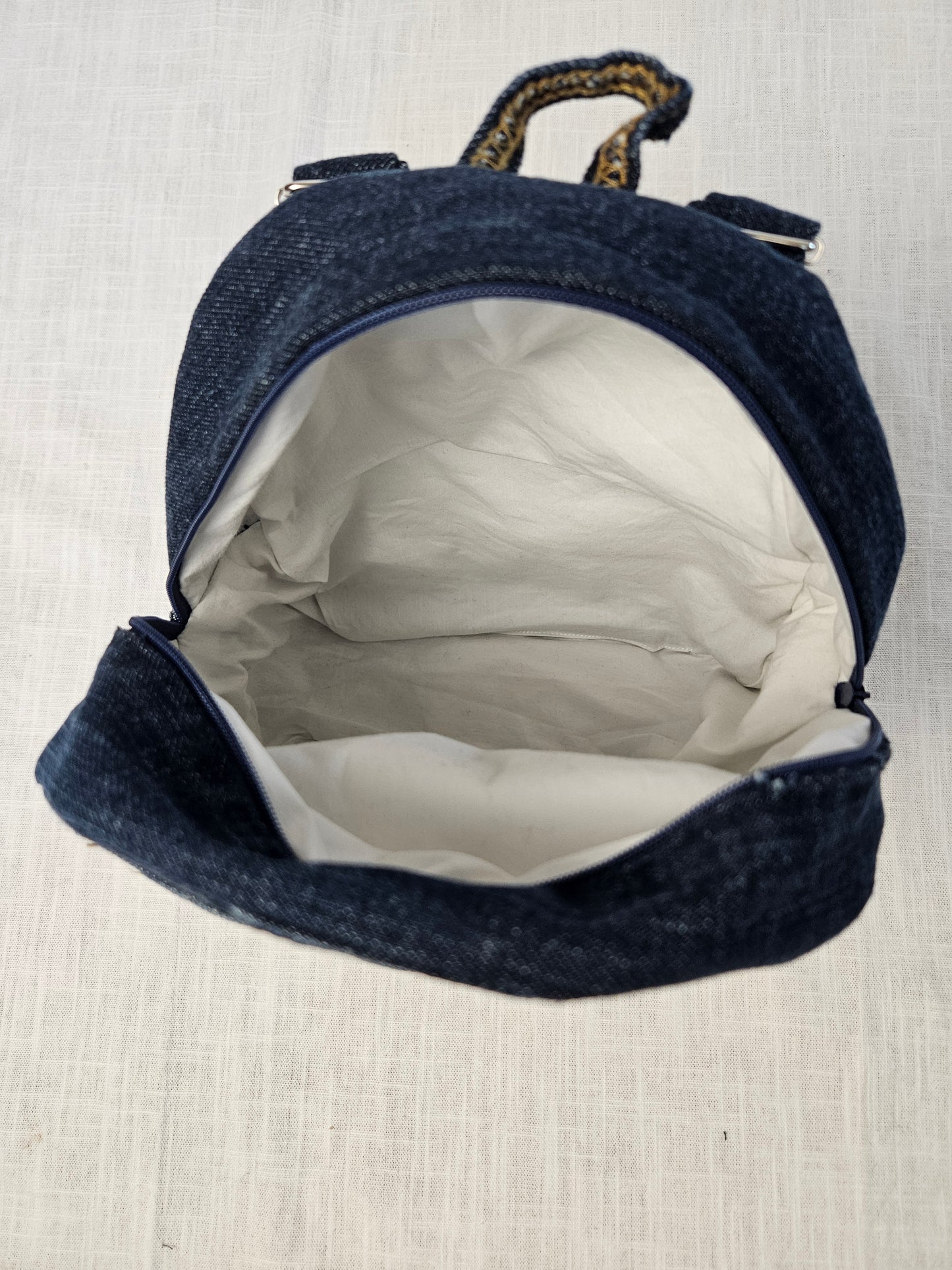Upcycled Jeans Mini Rucksack dunkelblau "Logg"
