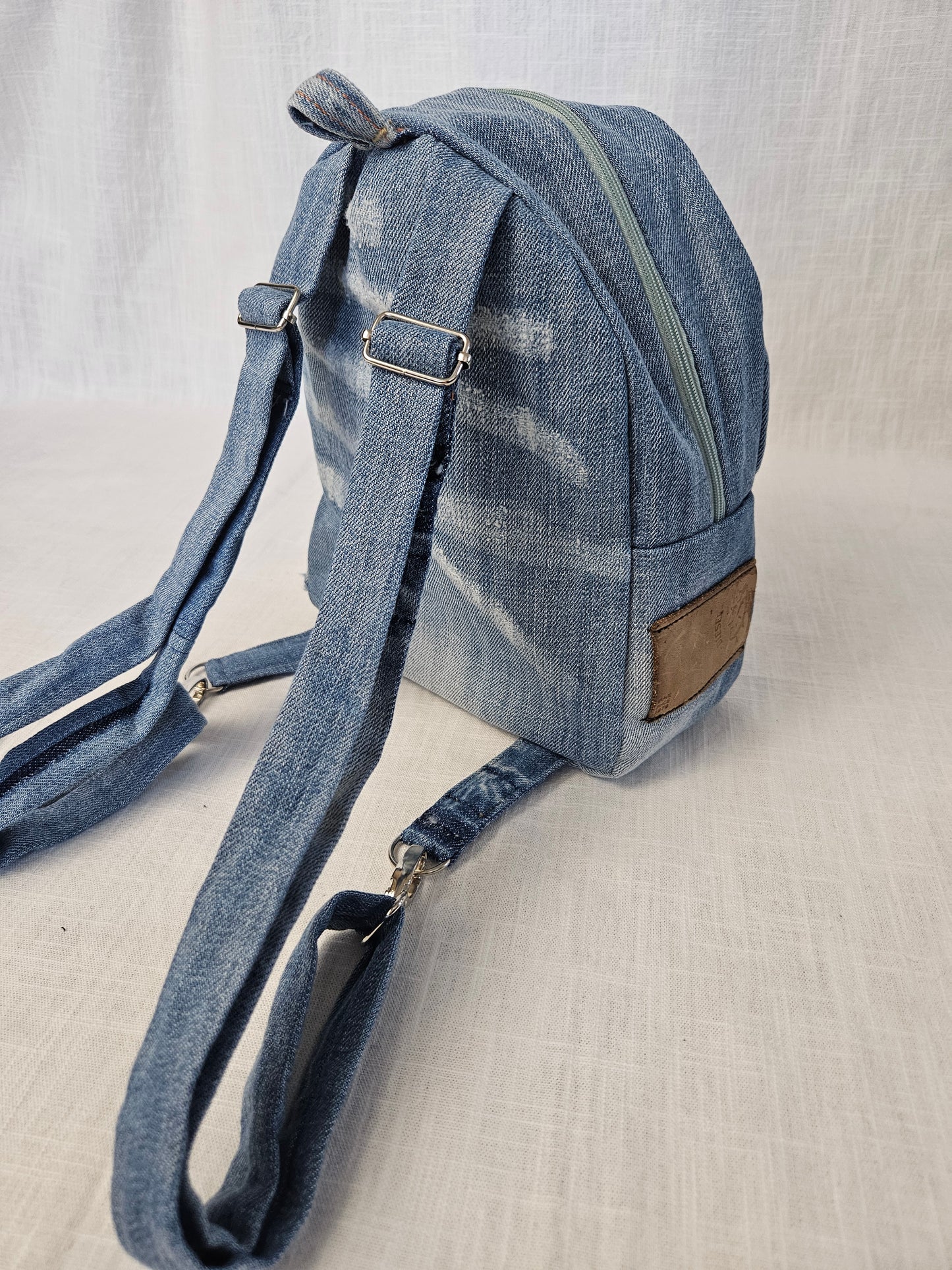 Upcycled Jeans Mini Rucksack hellblau "Diesel"