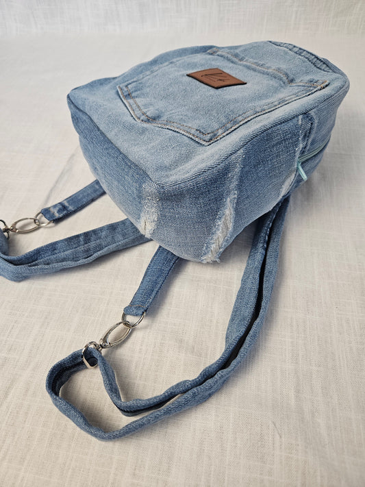 Upcycled Jeans Mini Rucksack hellblau "Diesel"