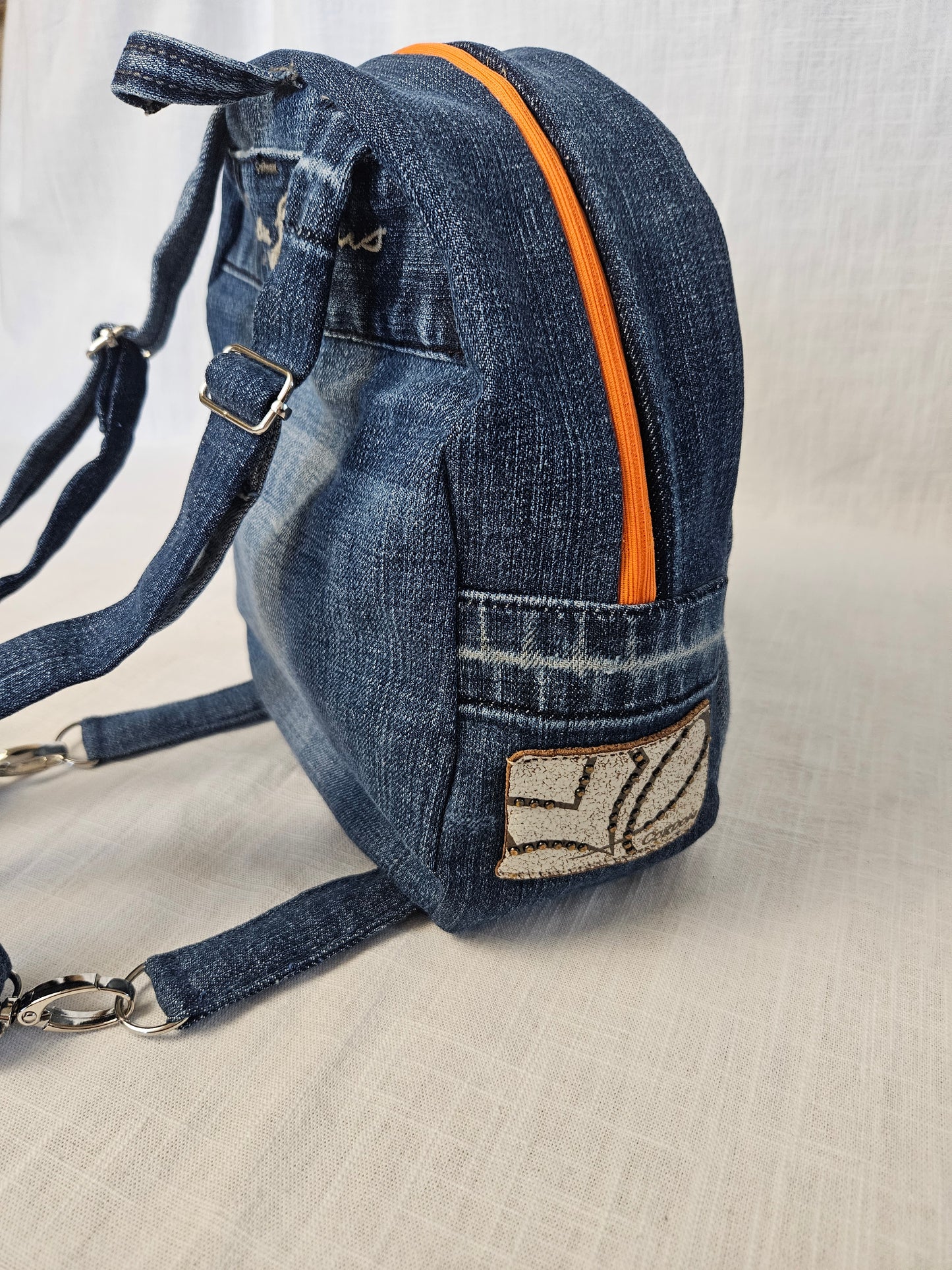 Upcycled Jeans Mini Rucksack dunkelblau "Cordon"