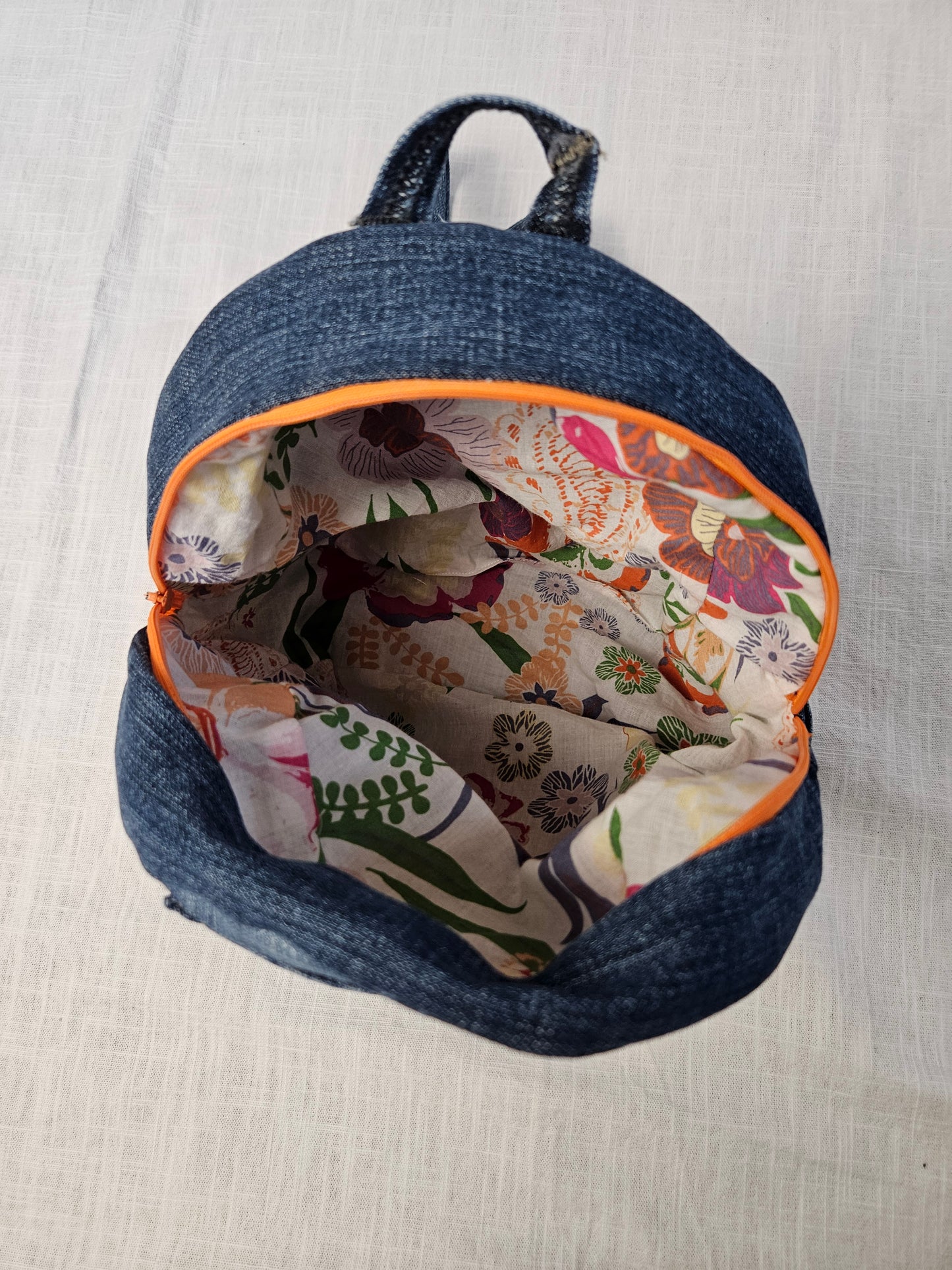 Upcycled Jeans Mini Rucksack dunkelblau "Cordon"