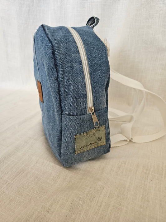 Upcycled Jeans Mini Rucksack hellblau "Lemmi"