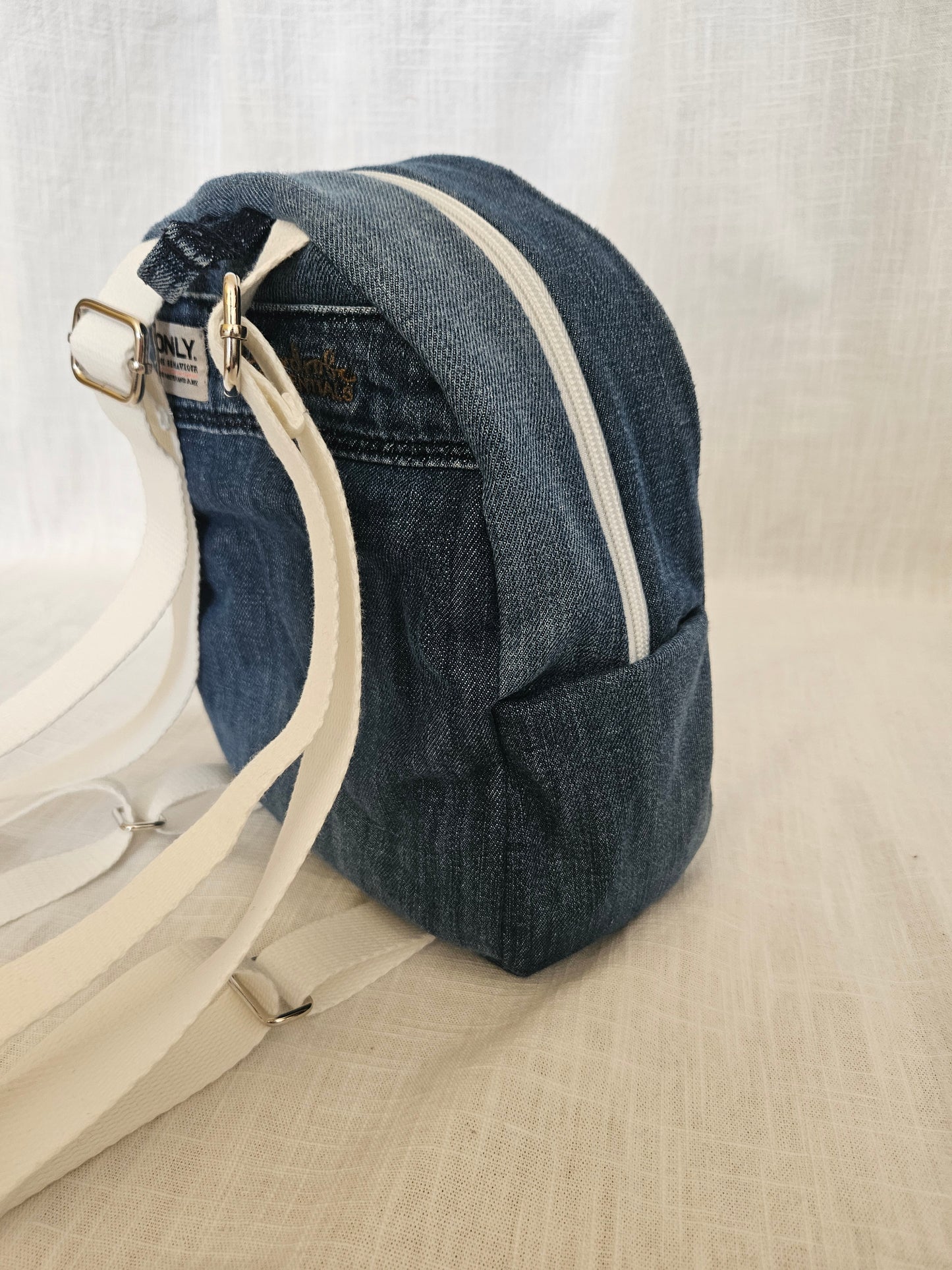 Upcycled Jeans Mini Rucksack dunkelblau "Only"