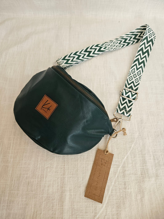 Upcycled Crossbody Bag dunkelgrün "Grün Weiß"