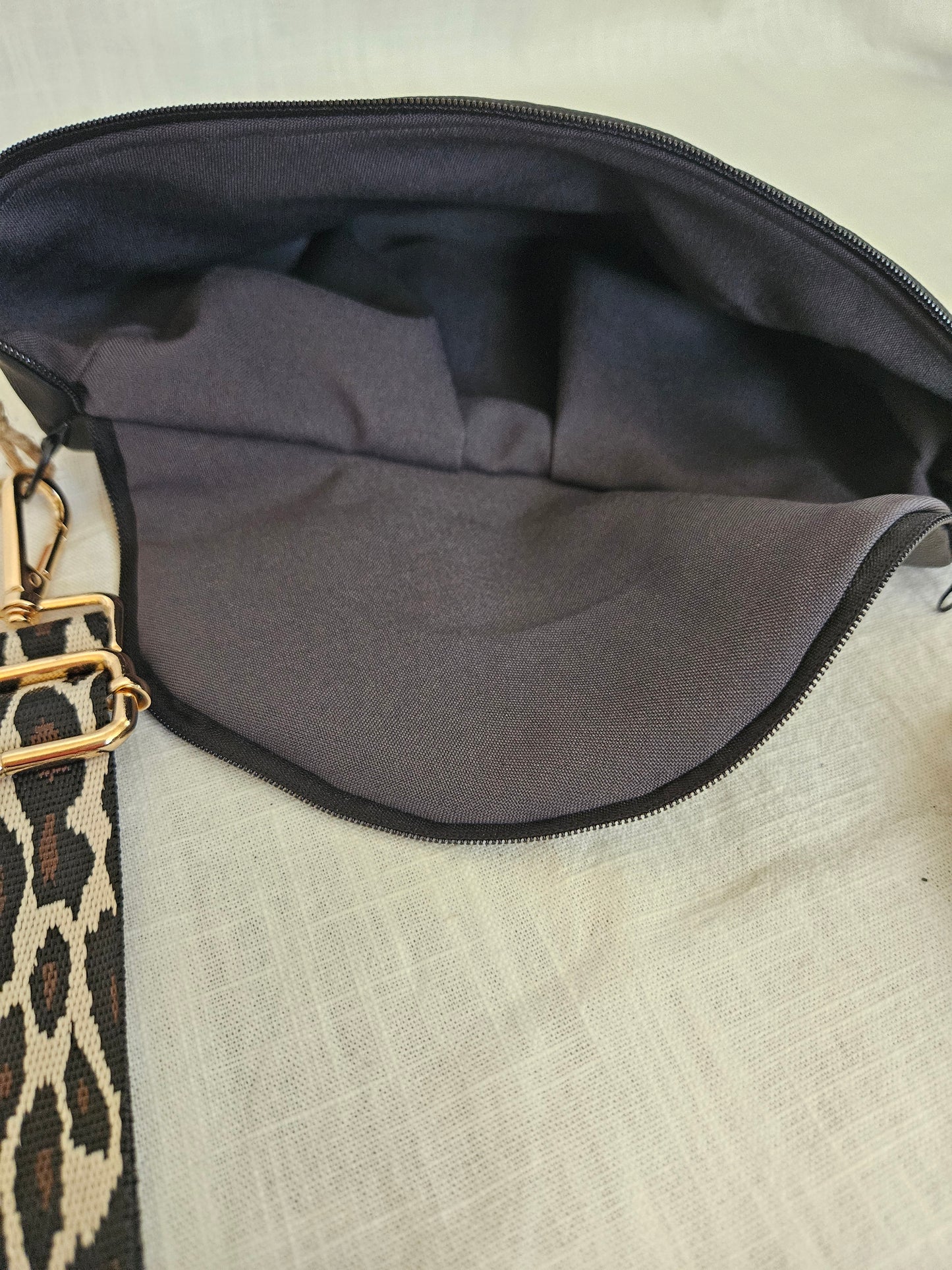 Schwarze Crossbody Bag matt "Leo"