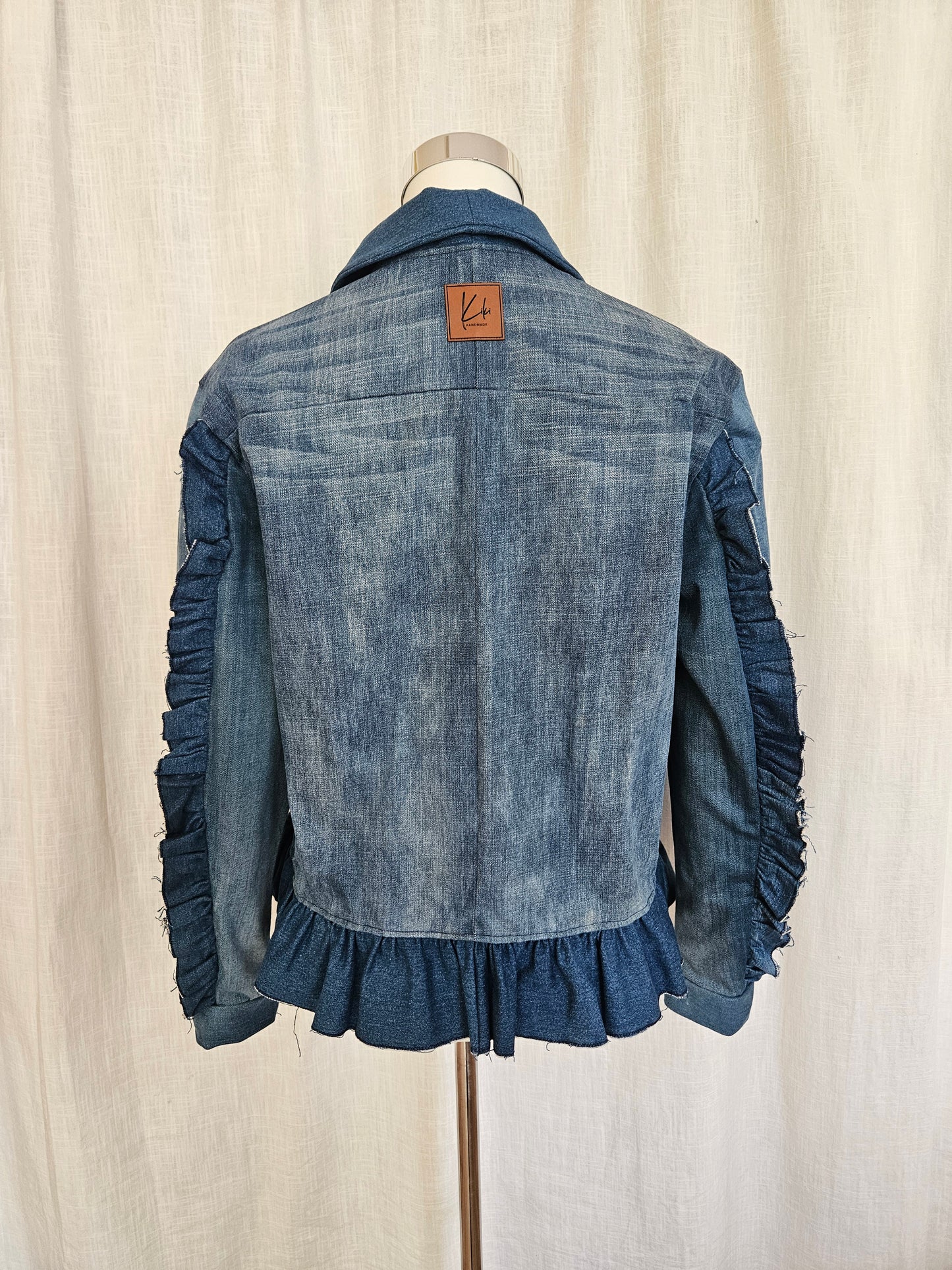 Upcycled Jeansjacke mit Rüschen Gr. S