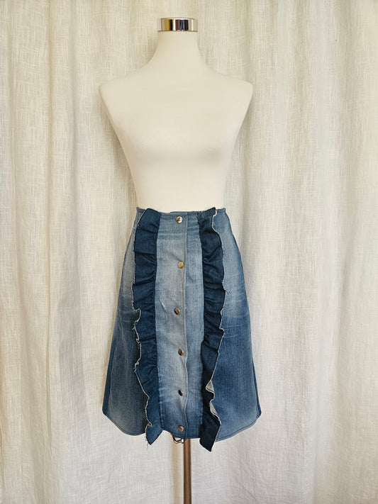 Upcycled Jeansrock mit Rüschen Gr. S